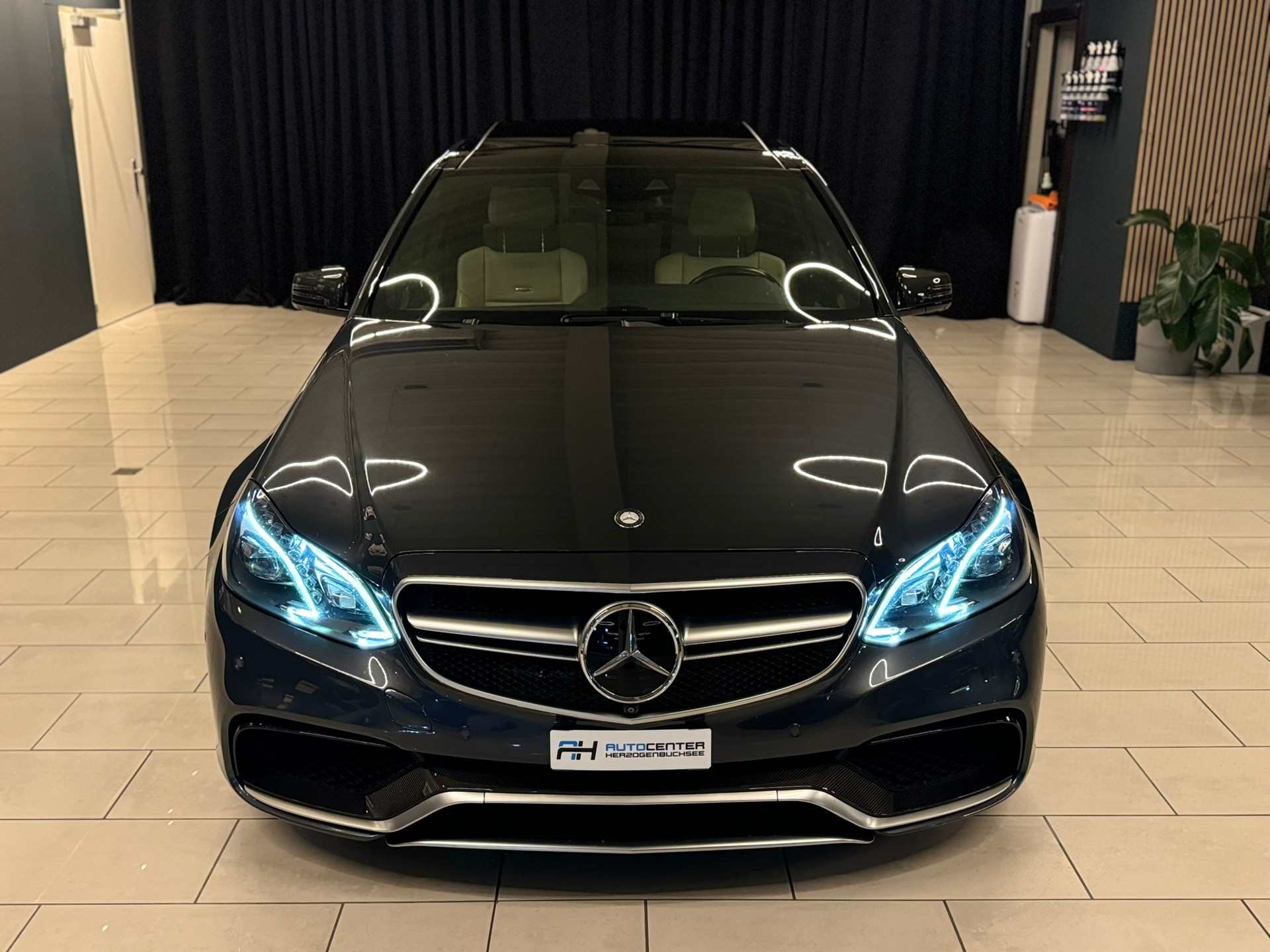 MERCEDES-BENZ E 63 AMG S 4Matic Speedshift-showroom-element-1
