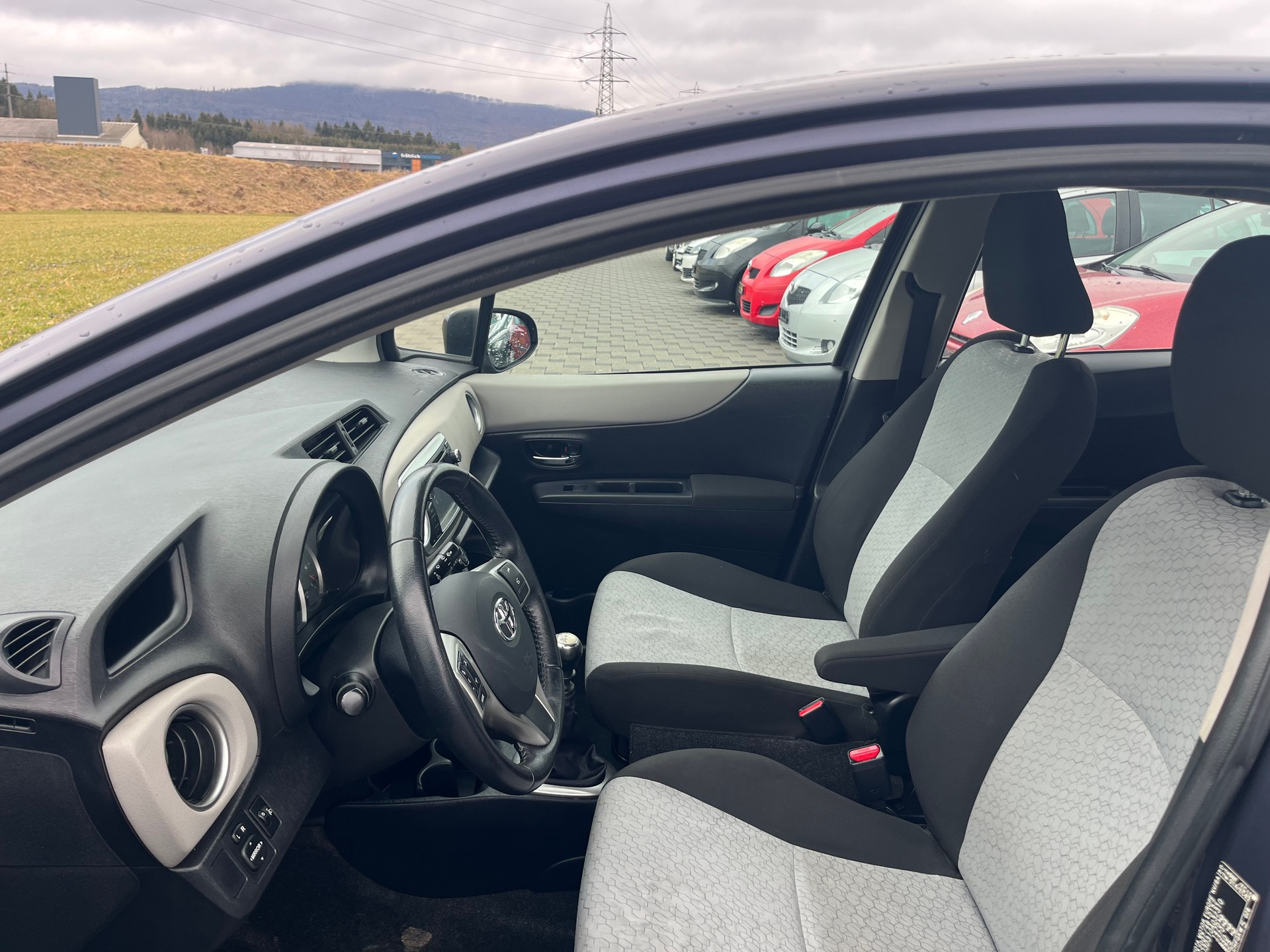 TOYOTA Yaris 1.33 Luna-image-8