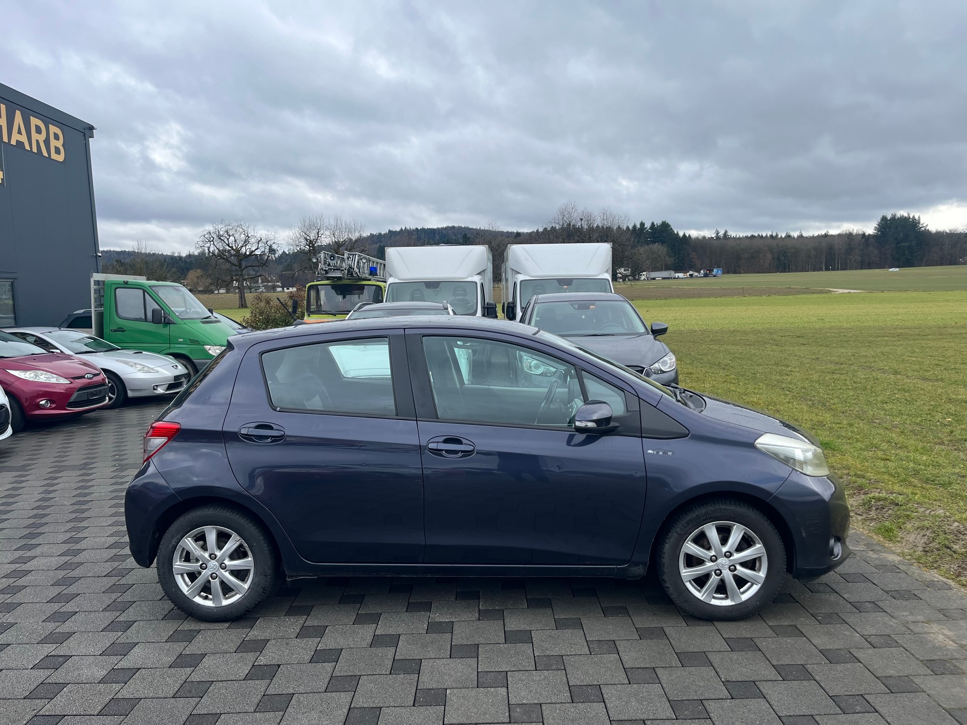 TOYOTA Yaris 1.33 Luna-image-4