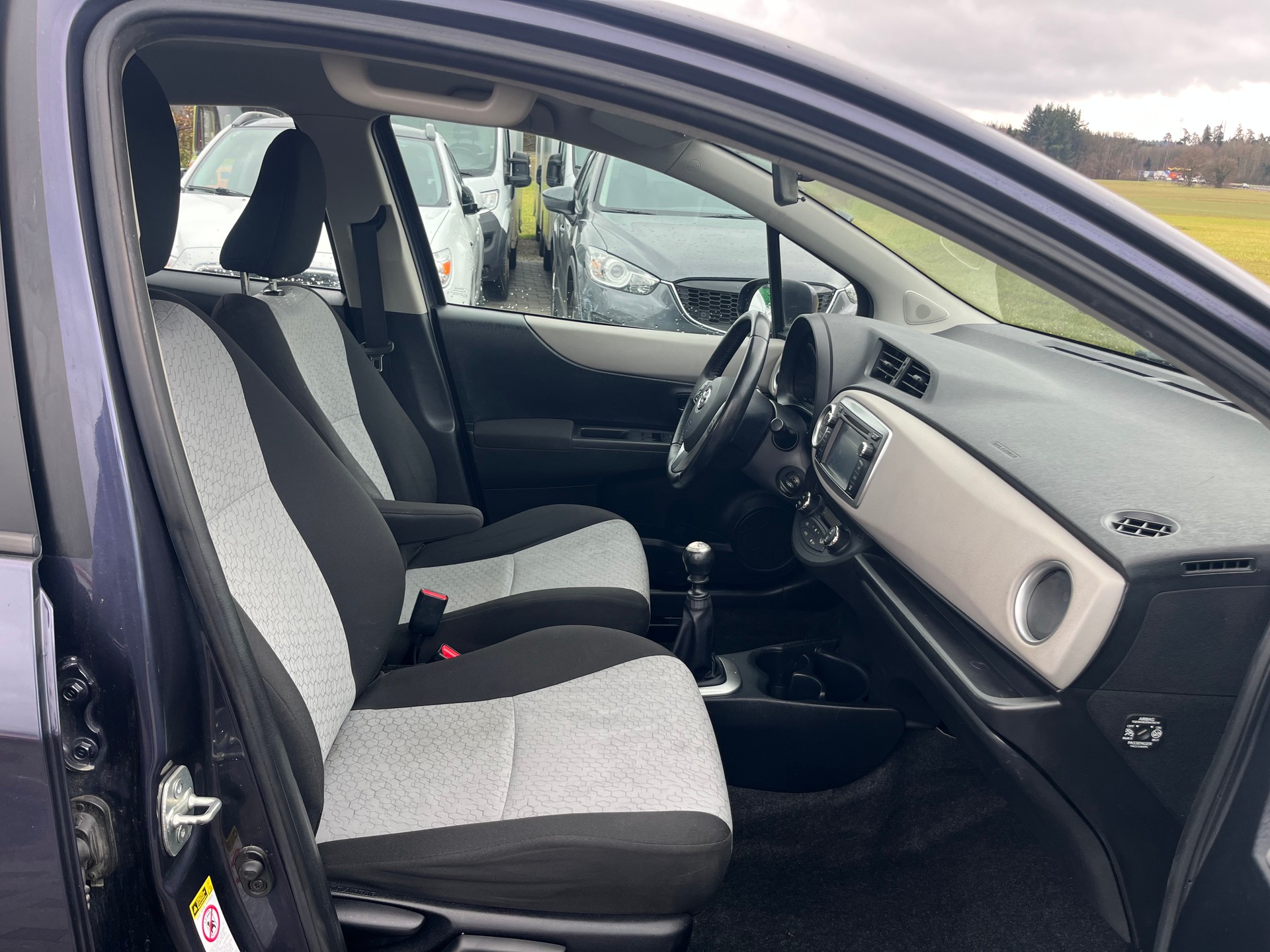 TOYOTA Yaris 1.33 Luna-image-11