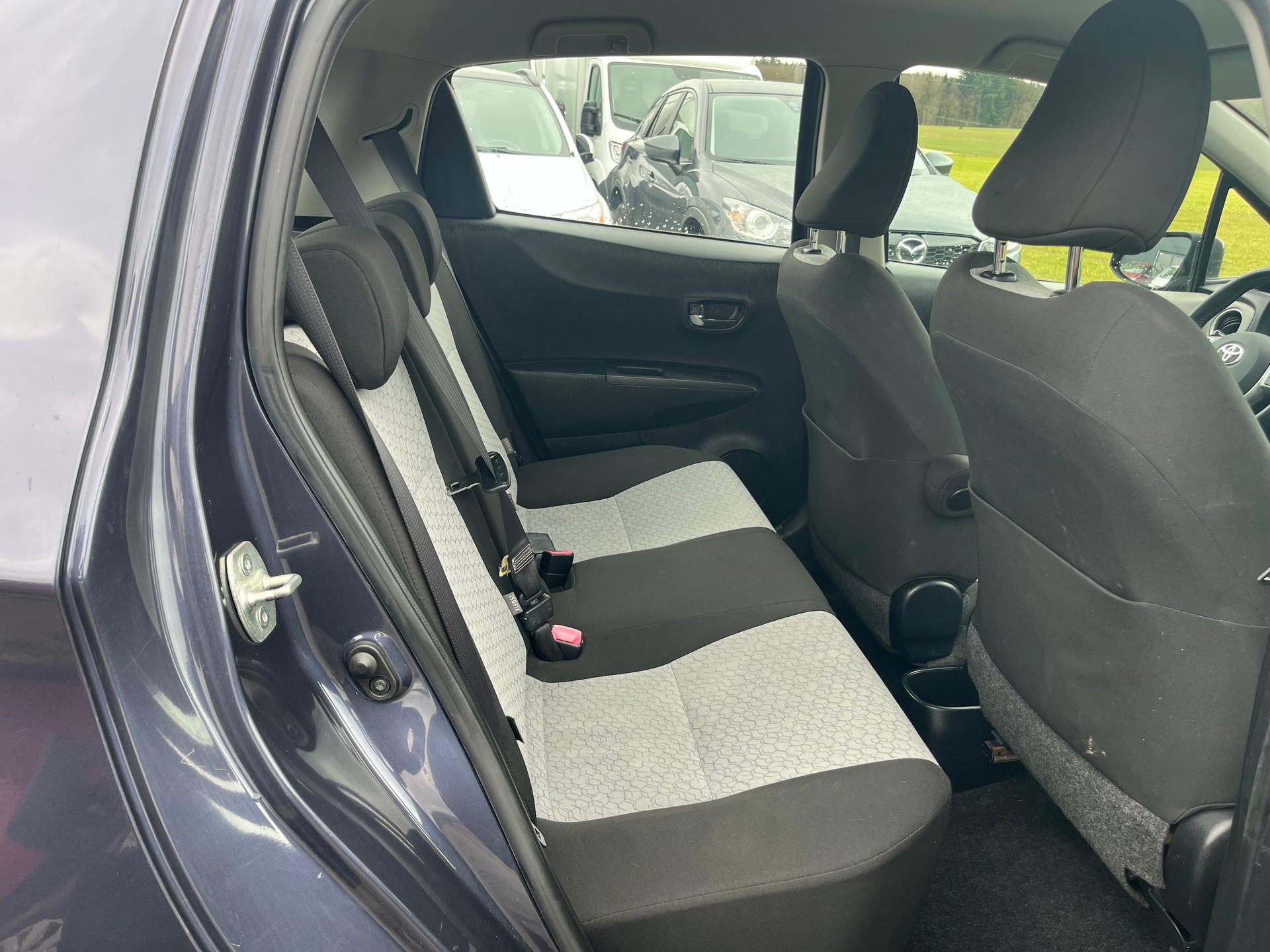 TOYOTA Yaris 1.33 Luna-image-10