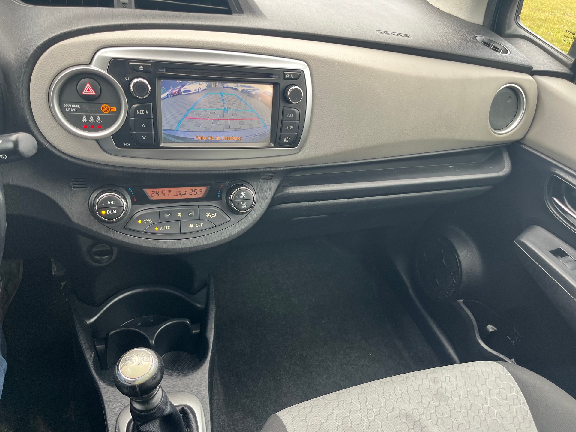 TOYOTA Yaris 1.33 Luna-image-9