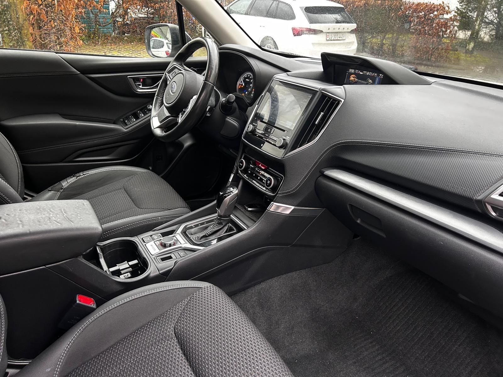 SUBARU Forester 2.0i e-Boxer Advantage Lineartronic-image-11