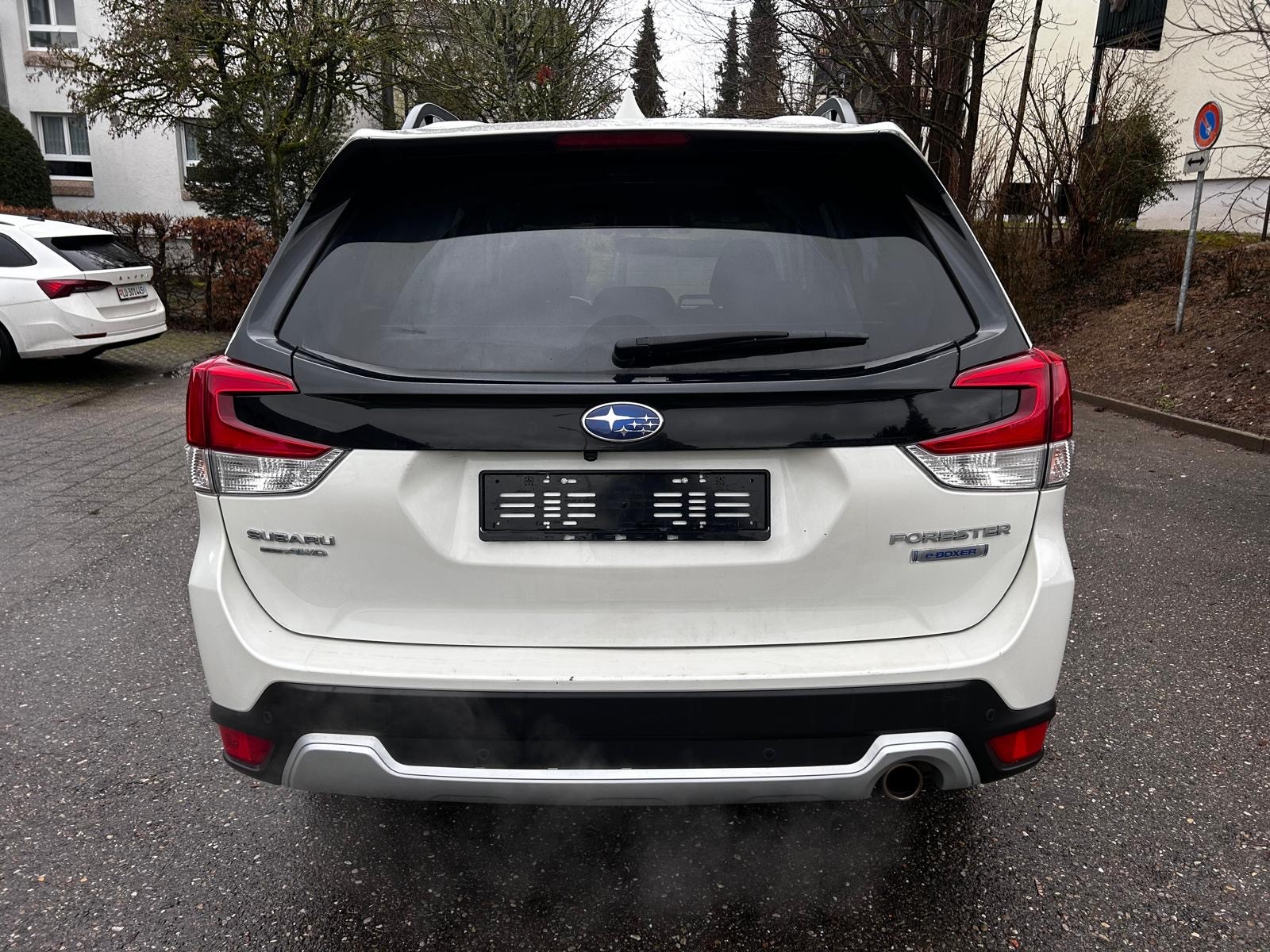 SUBARU Forester 2.0i e-Boxer Advantage Lineartronic-image-4