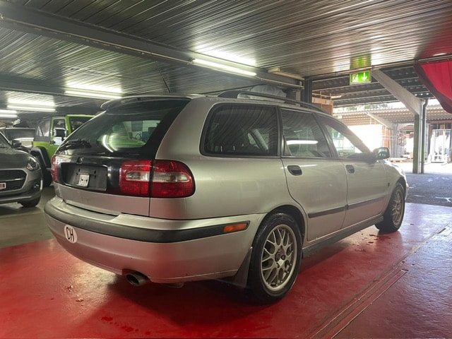 VOLVO V40 2.0T-image-11