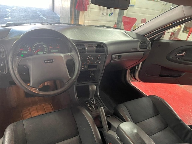 VOLVO V40 2.0T-image-4