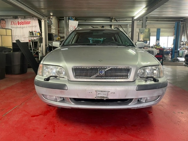 VOLVO V40 2.0T-image-14