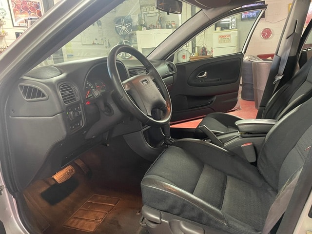 VOLVO V40 2.0T-image-5