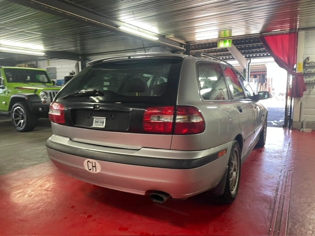 VOLVO V40 2.0T-image-10