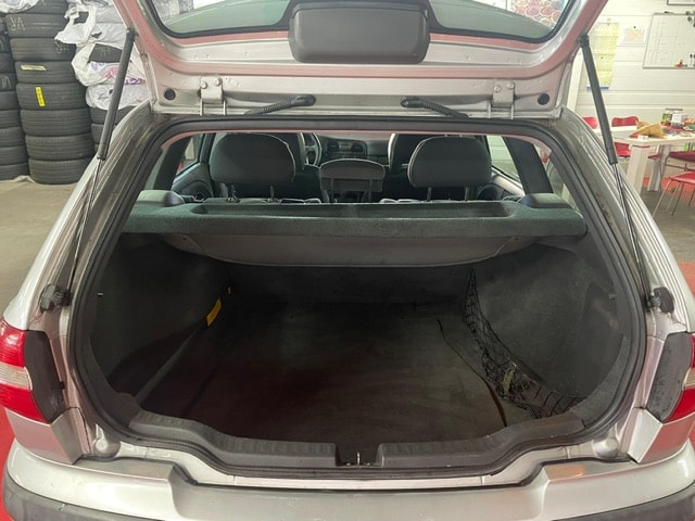 VOLVO V40 2.0T-image-8