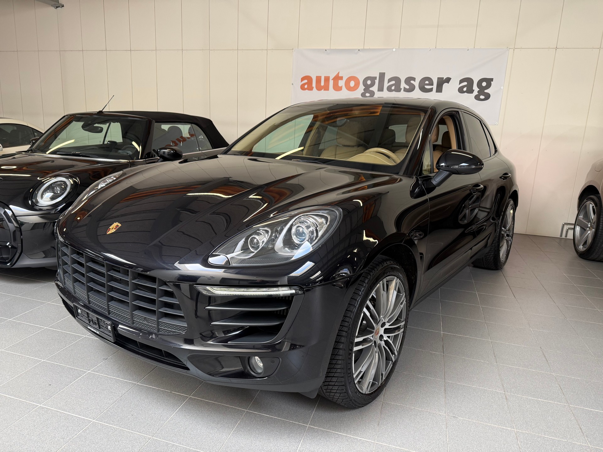 PORSCHE Macan S PDK-showroom-element-2