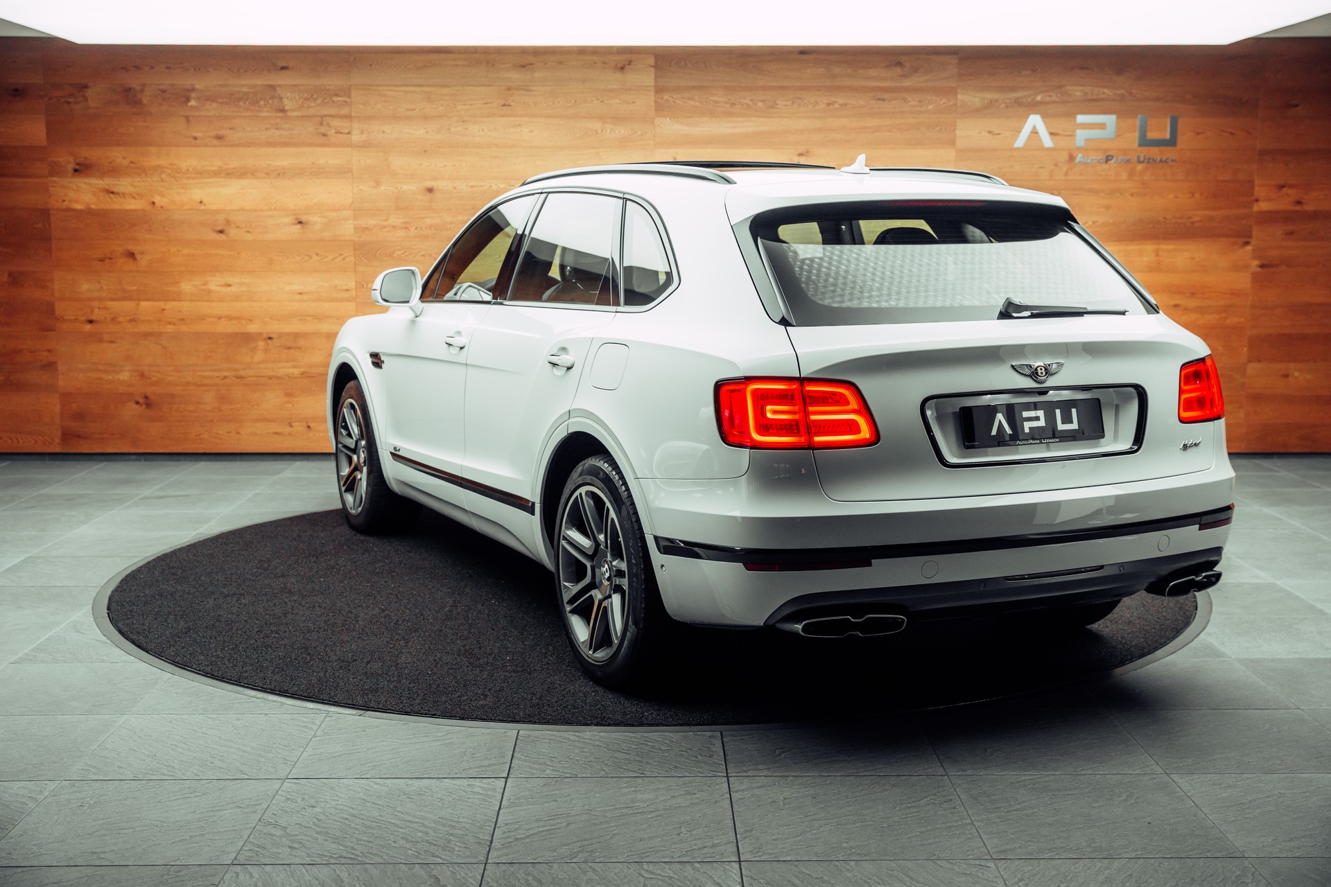 BENTLEY Bentayga V6 Hybrid-image-2