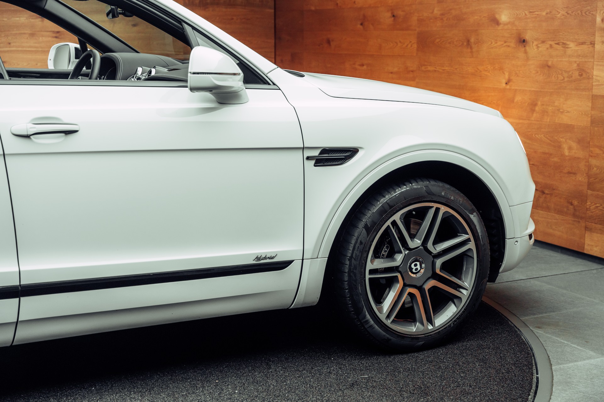 BENTLEY Bentayga V6 Hybrid-image-21