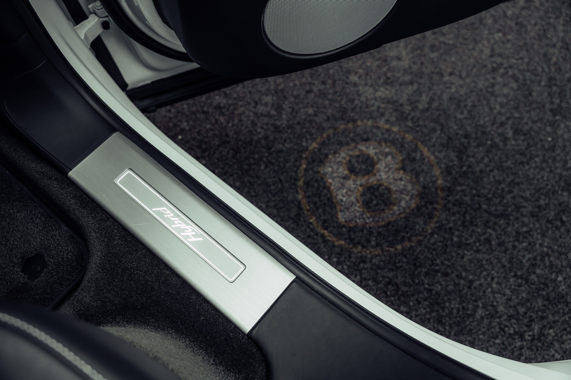 BENTLEY Bentayga V6 Hybrid-image-15