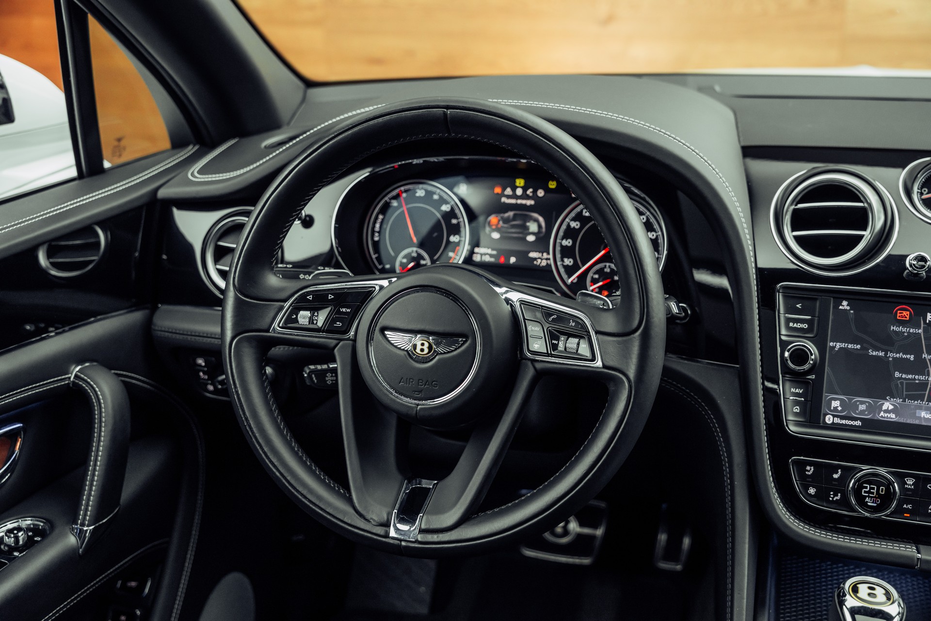 BENTLEY Bentayga V6 Hybrid-image-16
