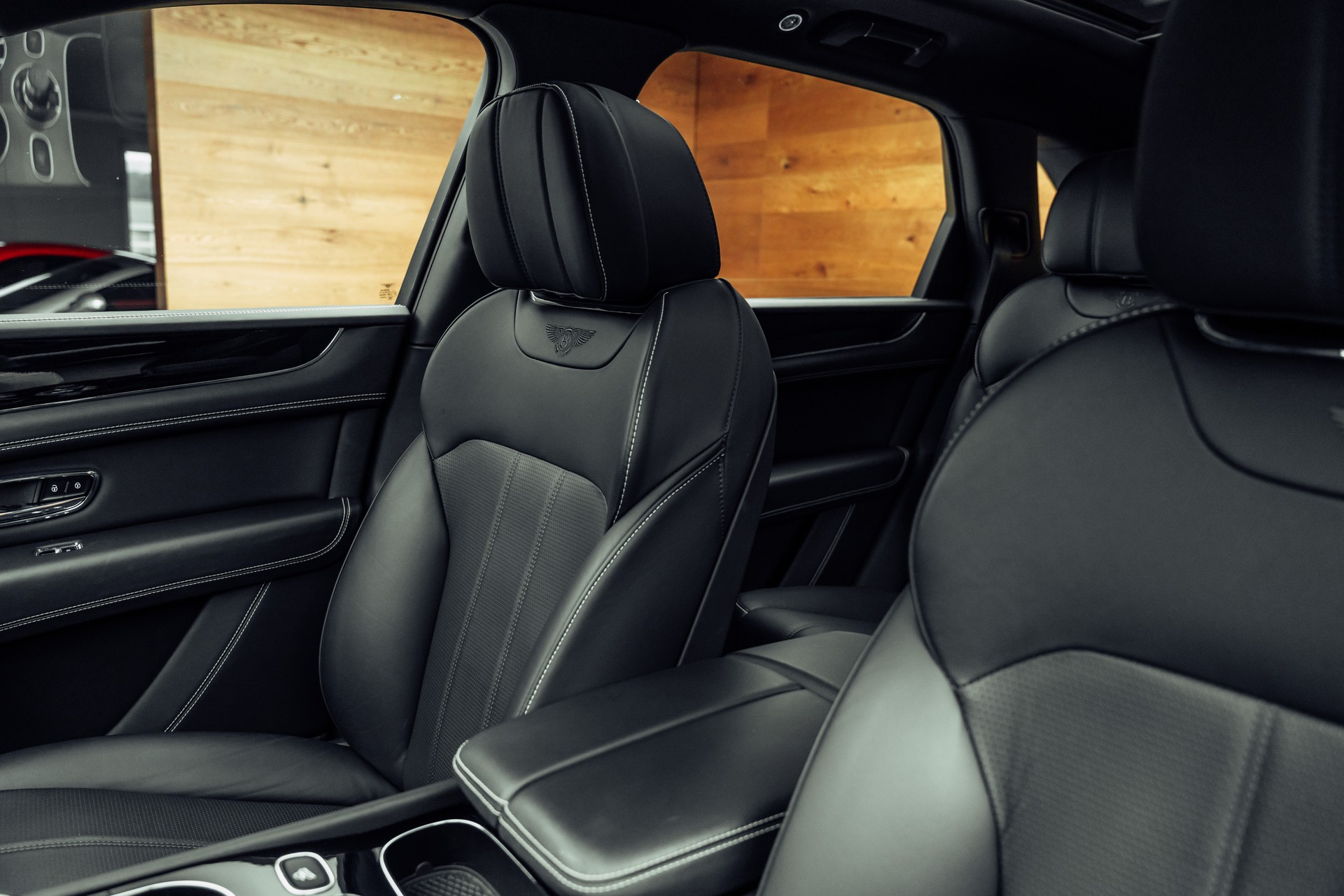 BENTLEY Bentayga V6 Hybrid-image-6