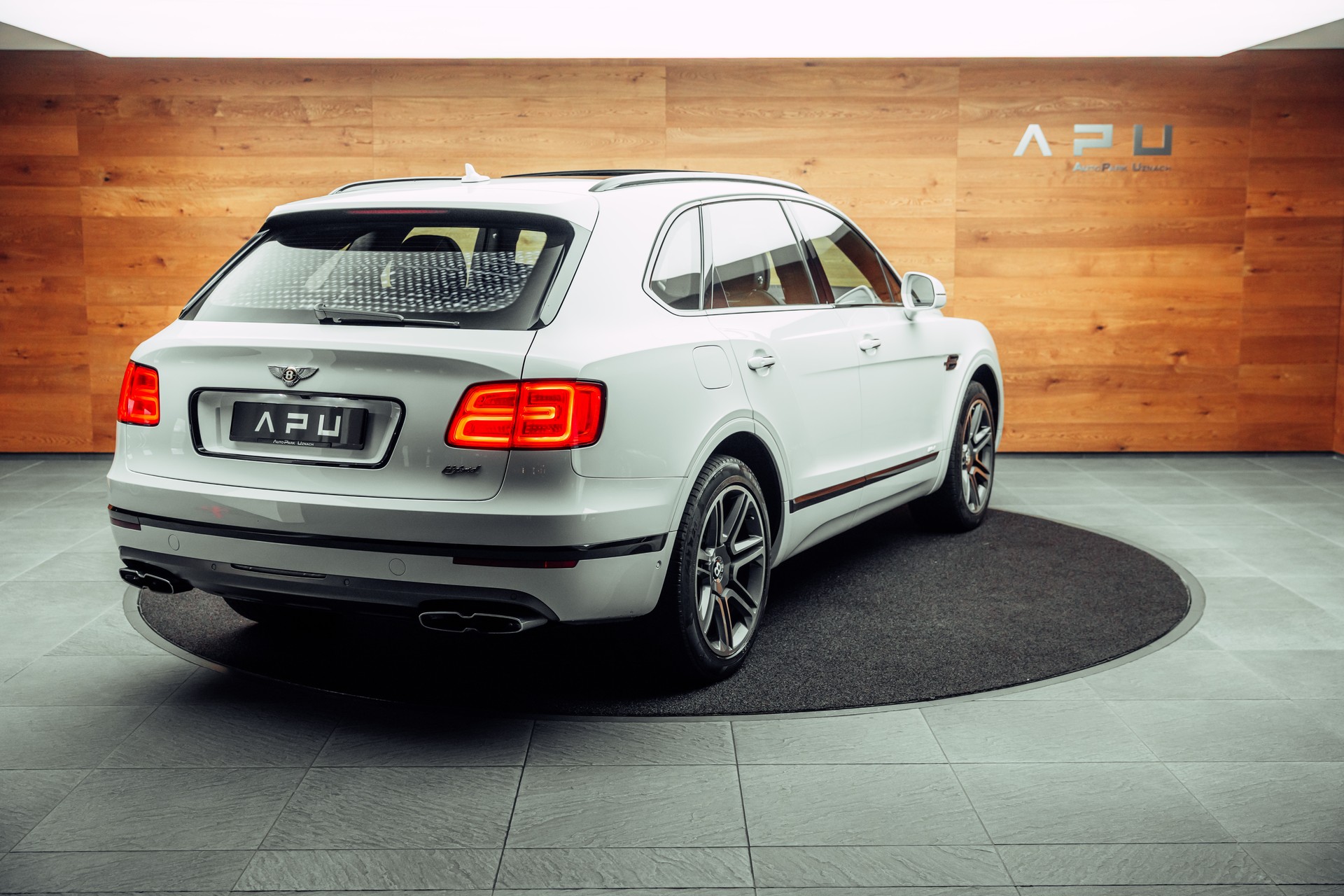 BENTLEY Bentayga V6 Hybrid-image-1