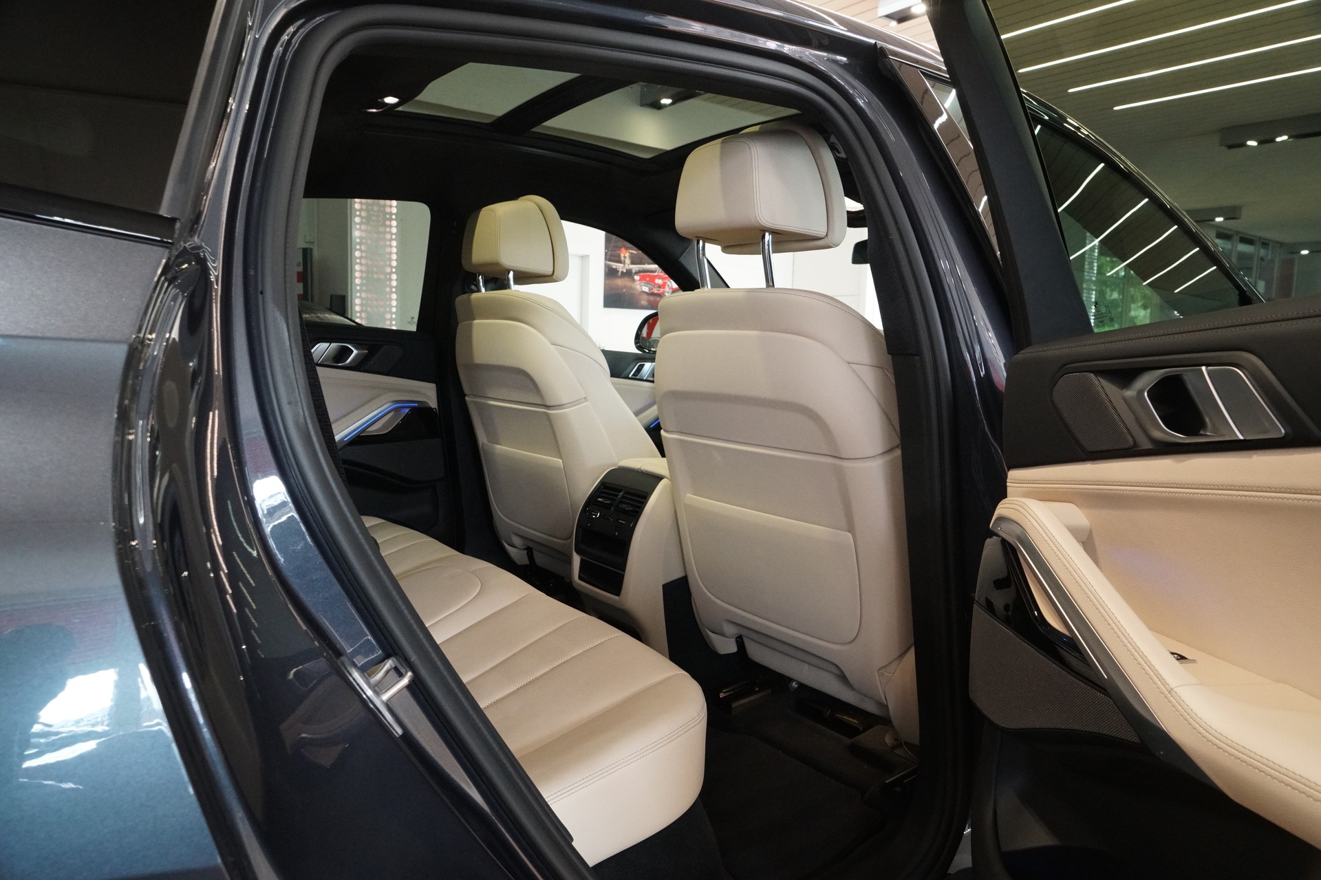 BMW X6 M50i Steptronic-image-18