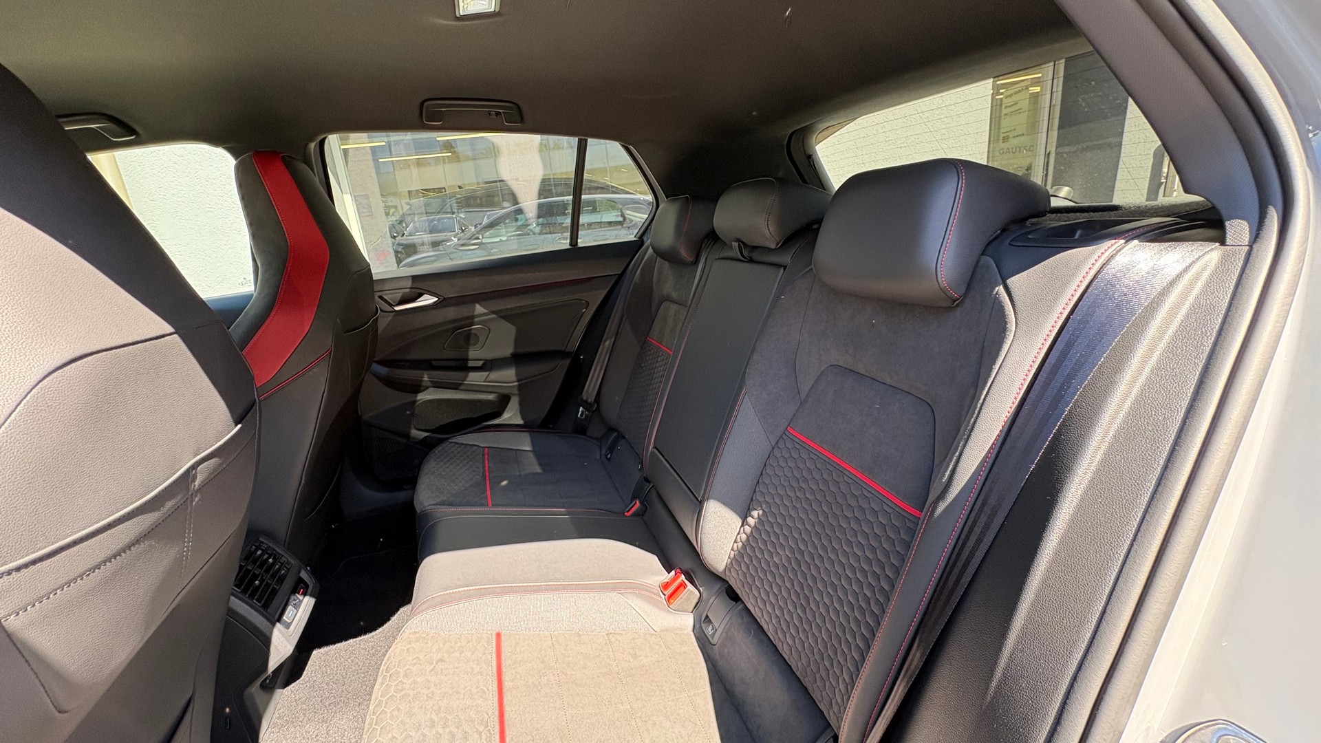 VW Golf 2.0 TSI GTI Clubsport 45 DSG-image-6