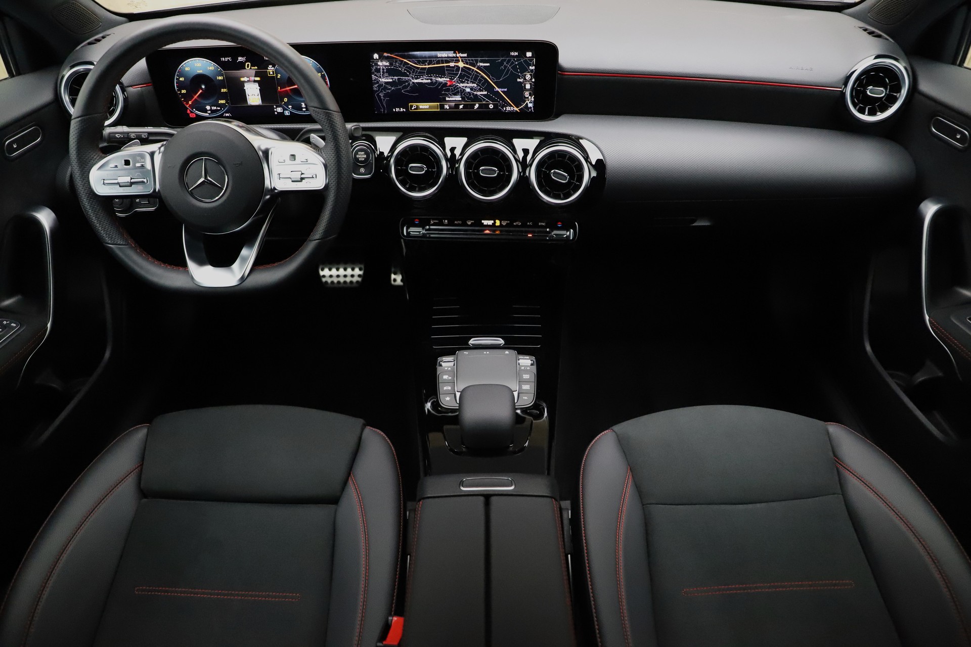 MERCEDES-BENZ A 250 AMG Line 4Matic 7G-DCT-image-5