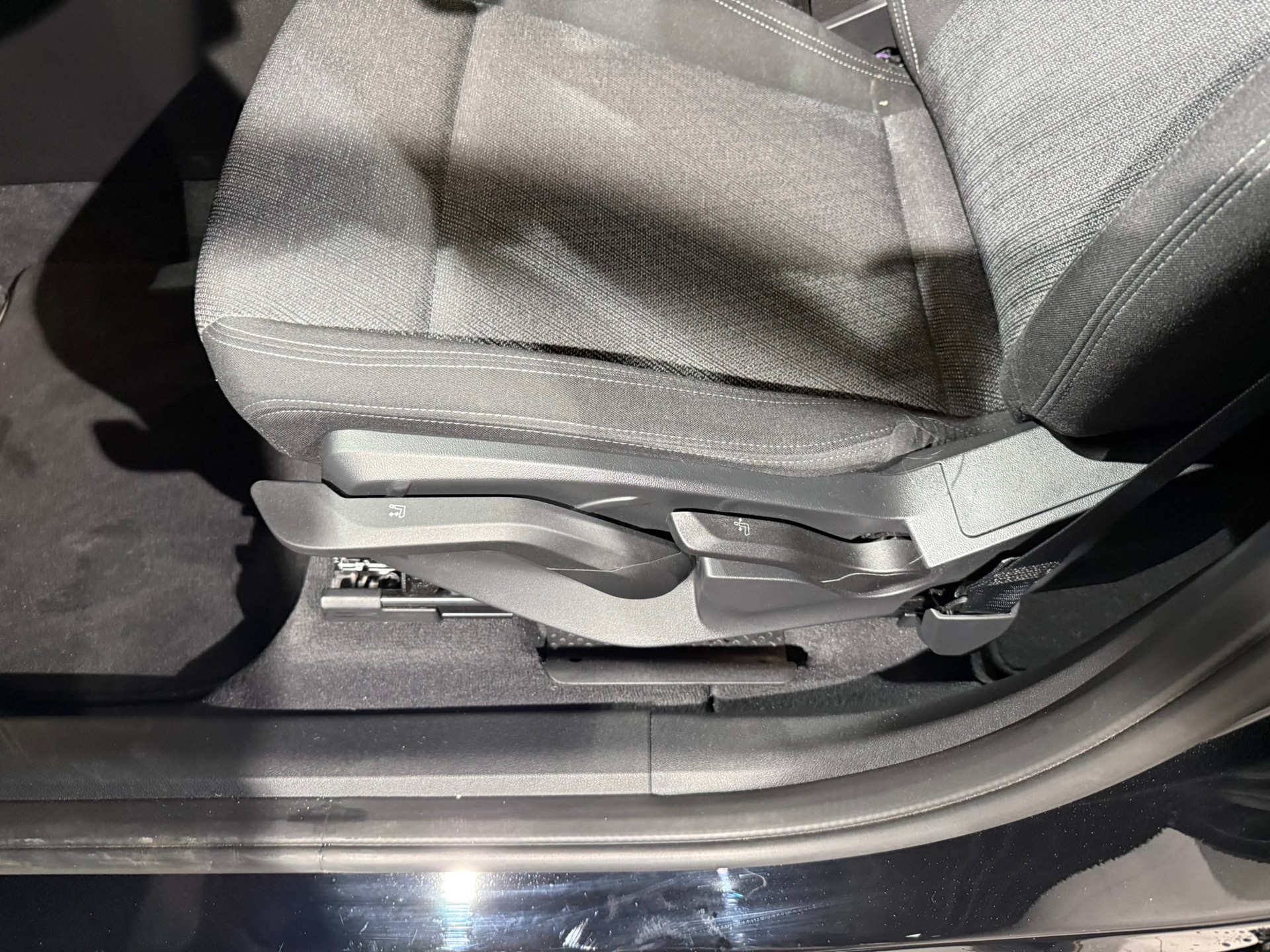 BMW X1 sDrive 18i-image-20