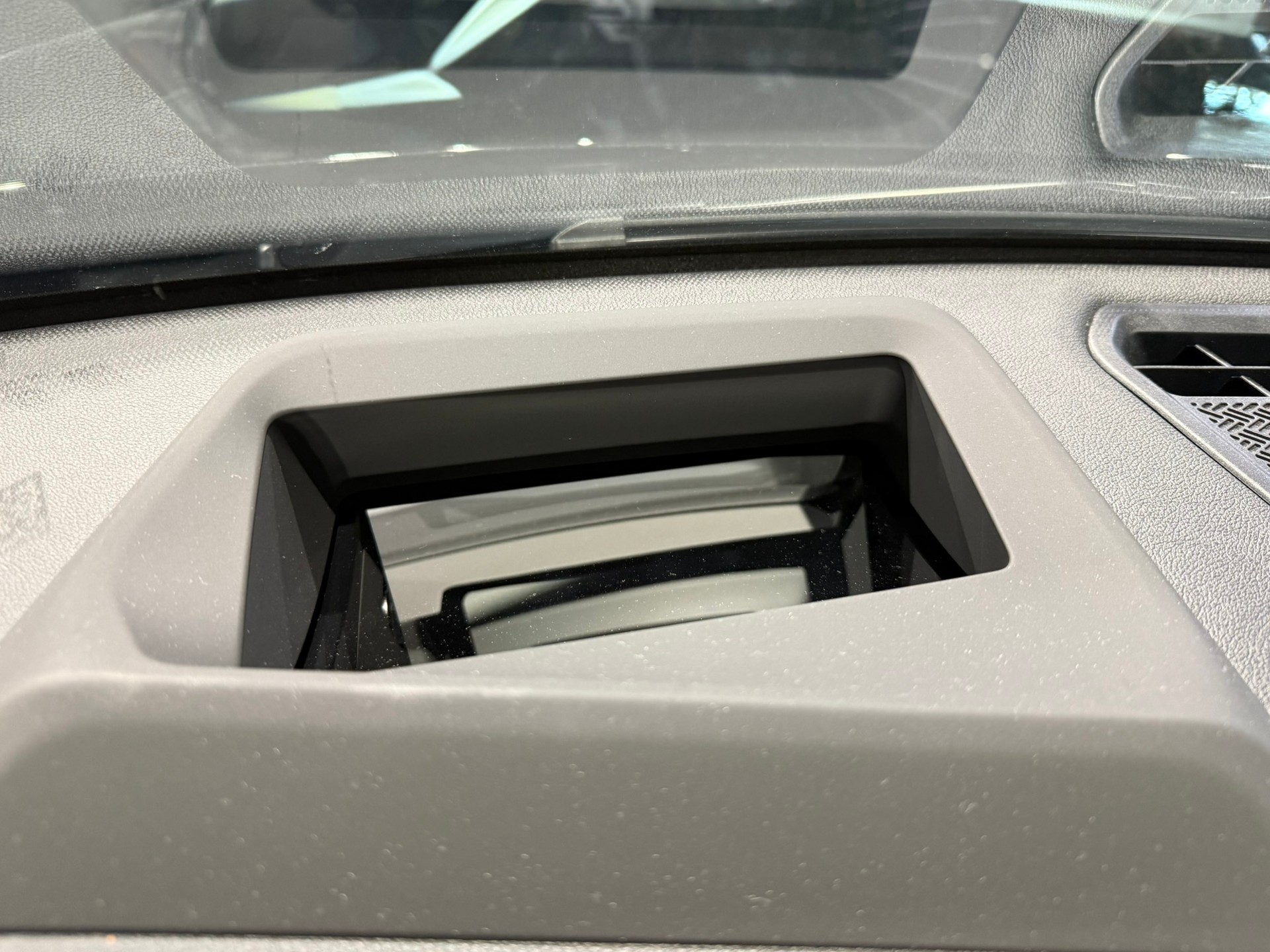 BMW X1 sDrive 18i-image-25