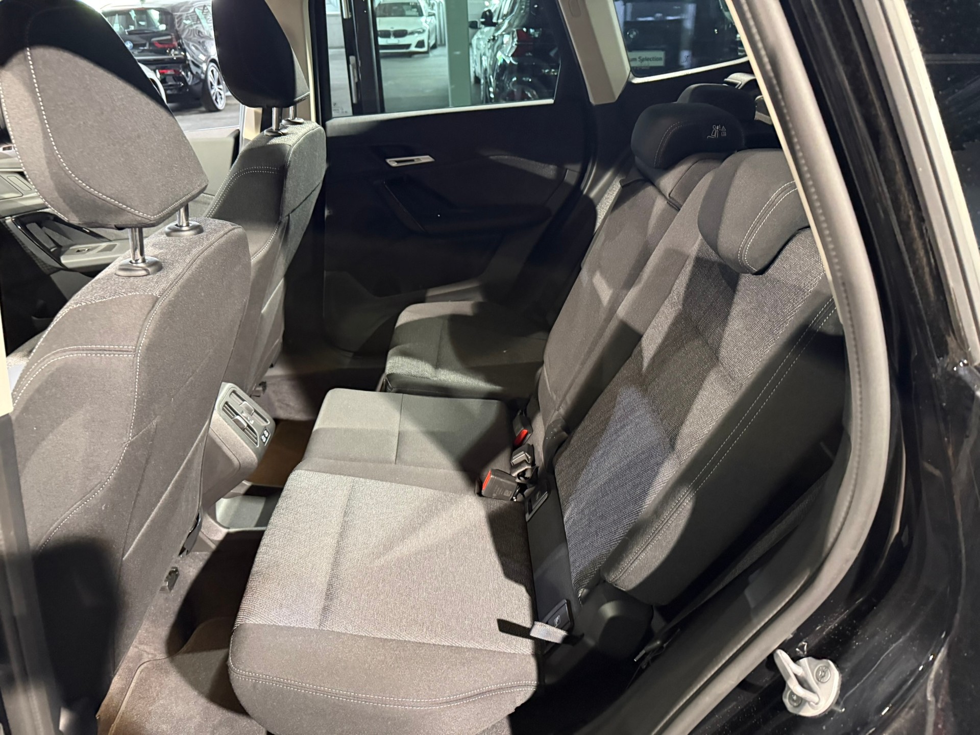BMW X1 sDrive 18i-image-12
