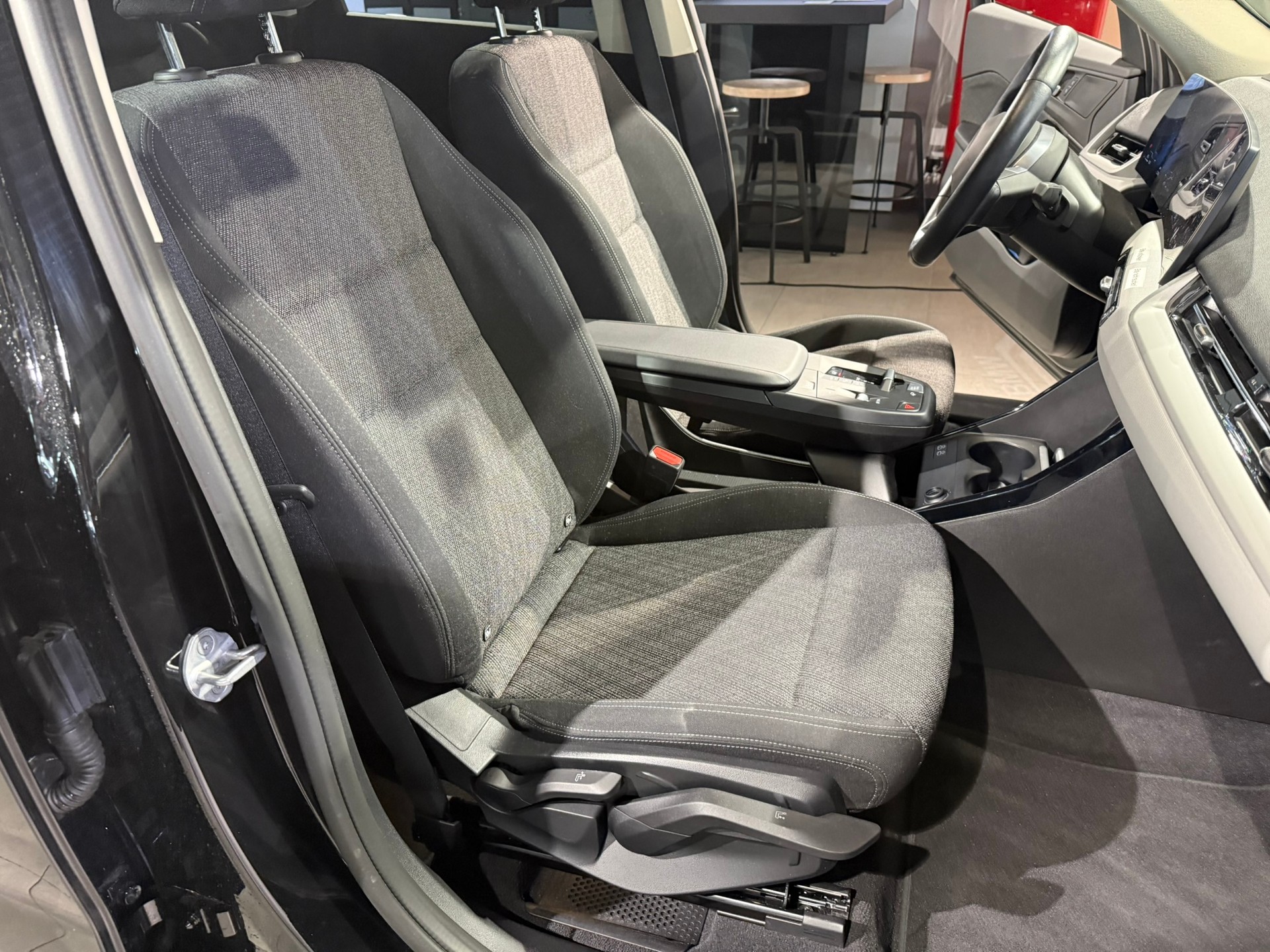 BMW X1 sDrive 18i-image-17