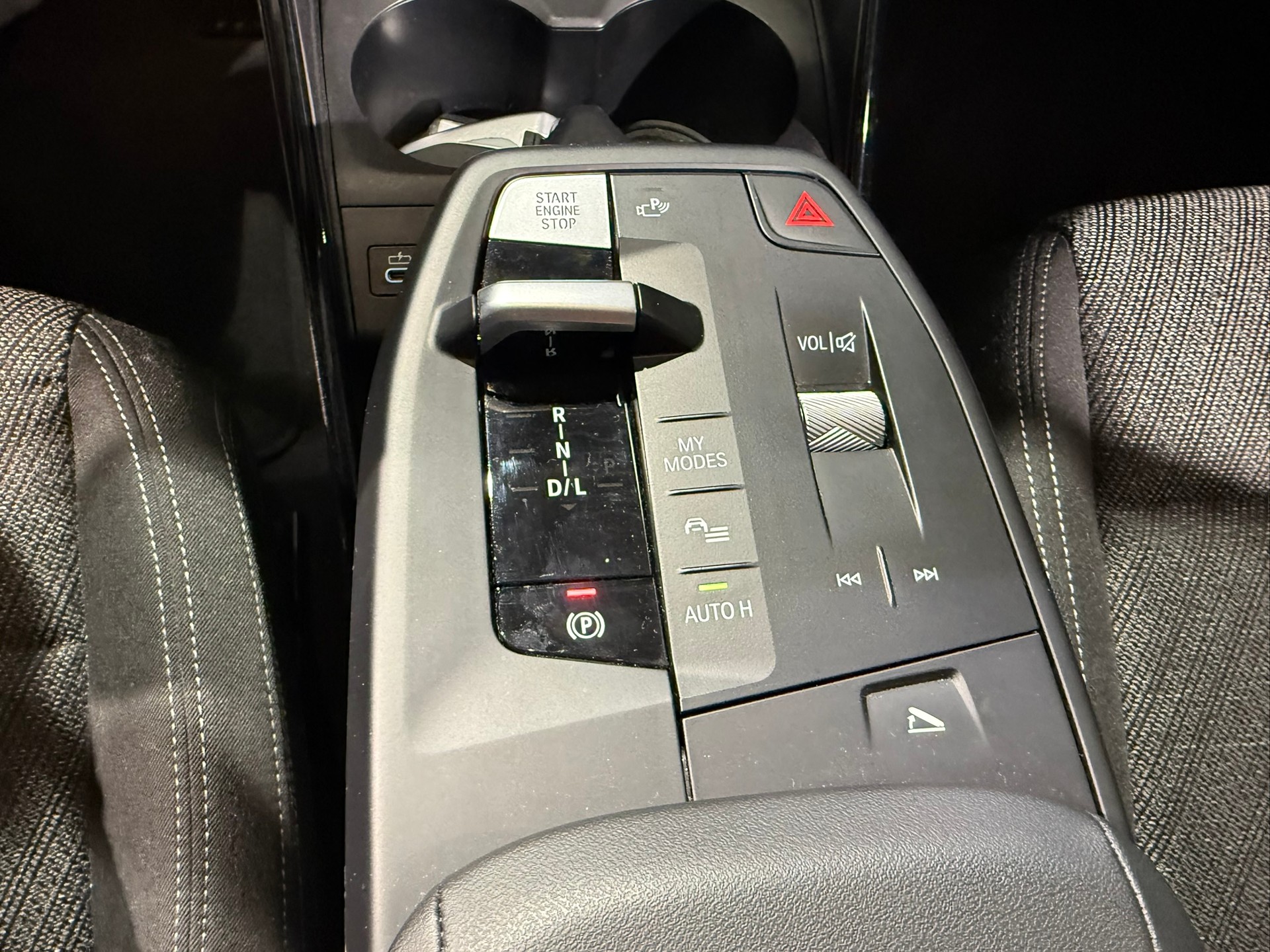 BMW X1 sDrive 18i-image-21