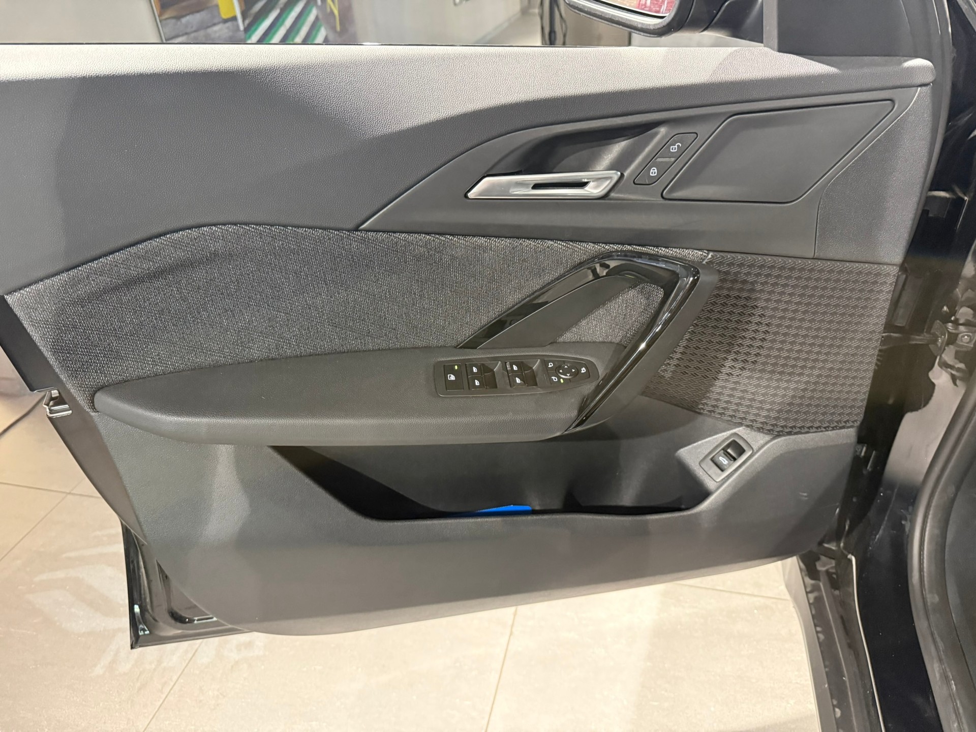 BMW X1 sDrive 18i-image-19