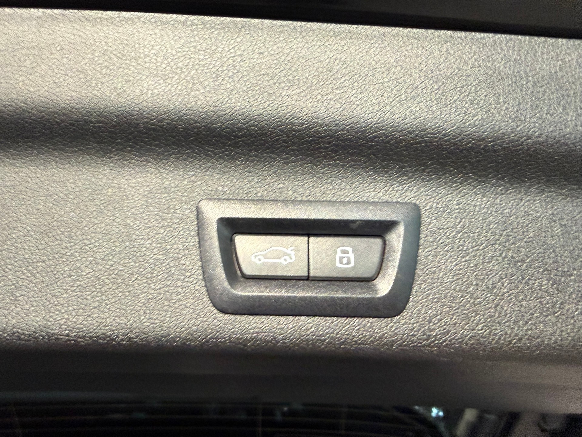 BMW X1 sDrive 18i-image-13