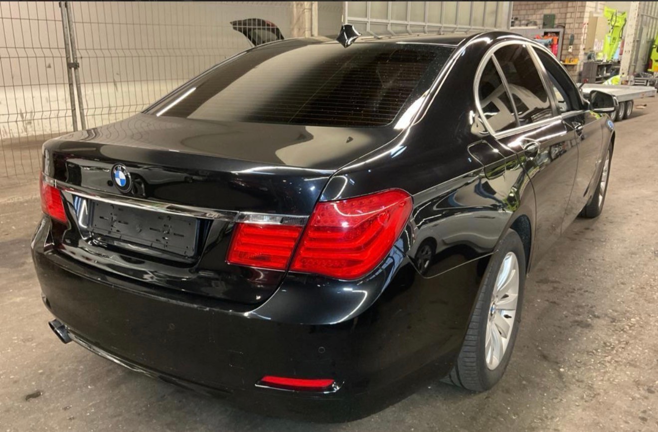 BMW 730-image-1