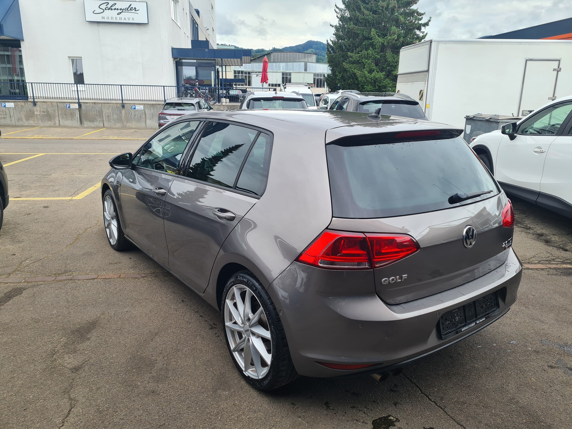 VW Golf 2.0 TDI Lounge 4Motion-image-3