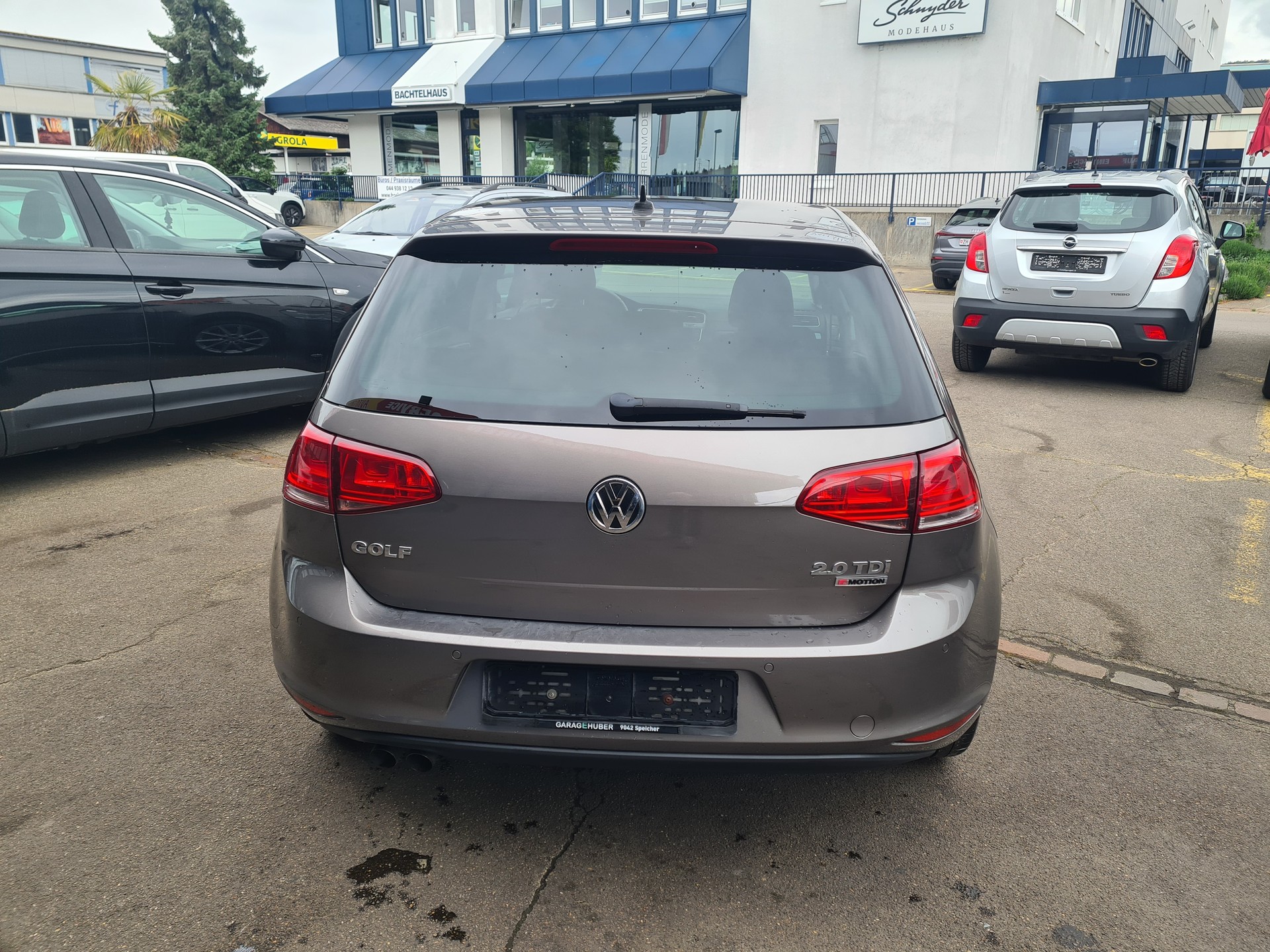 VW Golf 2.0 TDI Lounge 4Motion-image-2