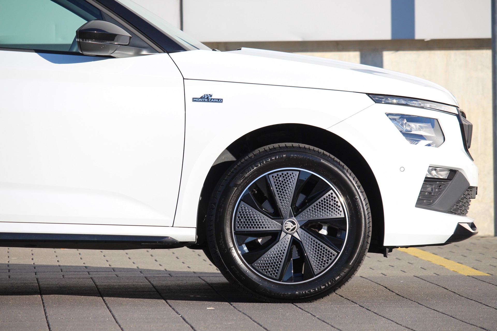 SKODA Kamiq 1.5 TSI Monte Carlo DSG 150PS *Facelift Model *Panorama-Glasdach *5 jahre Werks-Garantie *elektr. Heckklappe *elektr. AHK-image-4