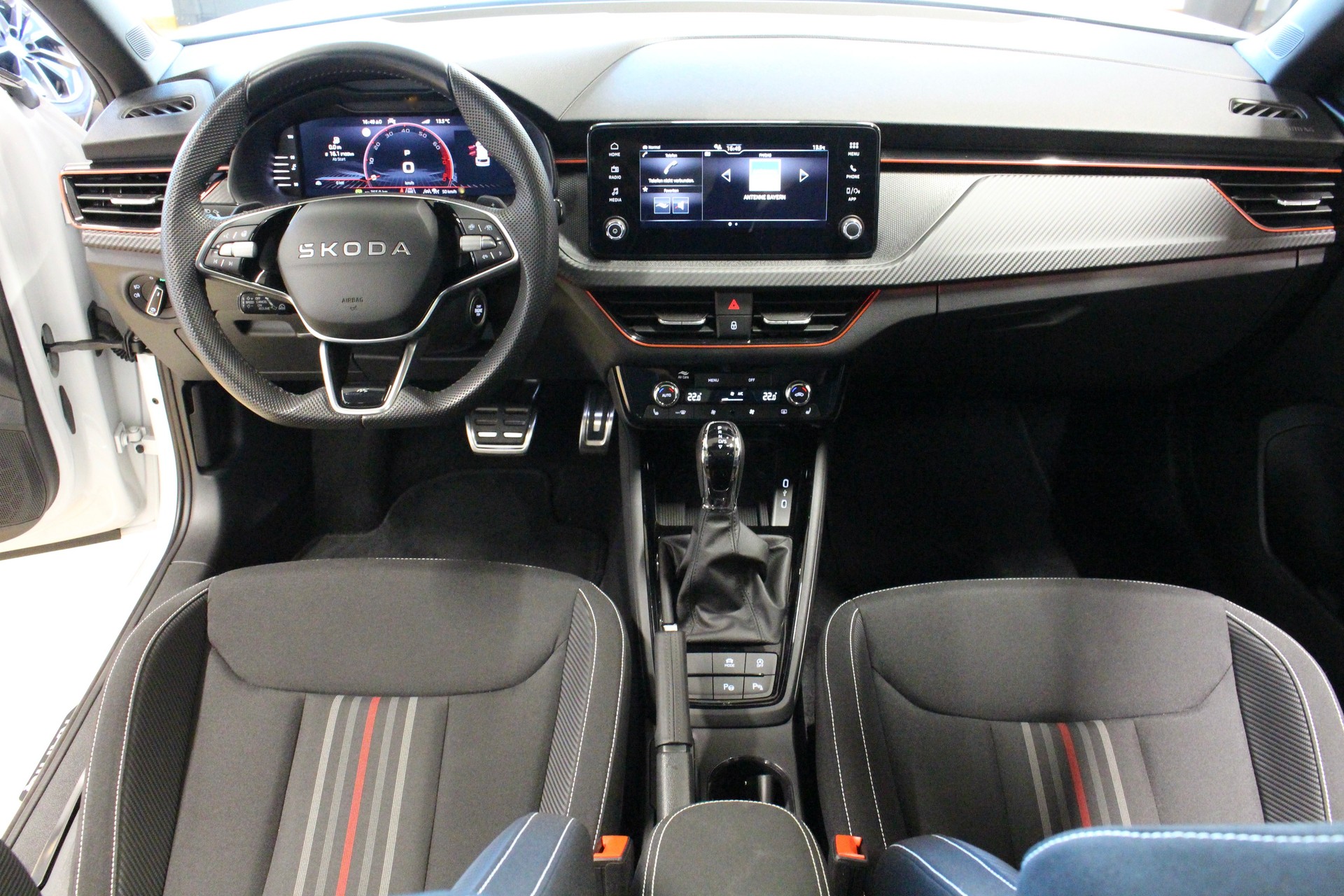 SKODA Kamiq 1.5 TSI Monte Carlo DSG 150PS *Facelift Model *Panorama-Glasdach *5 jahre Werks-Garantie *elektr. Heckklappe *elektr. AHK-image-19