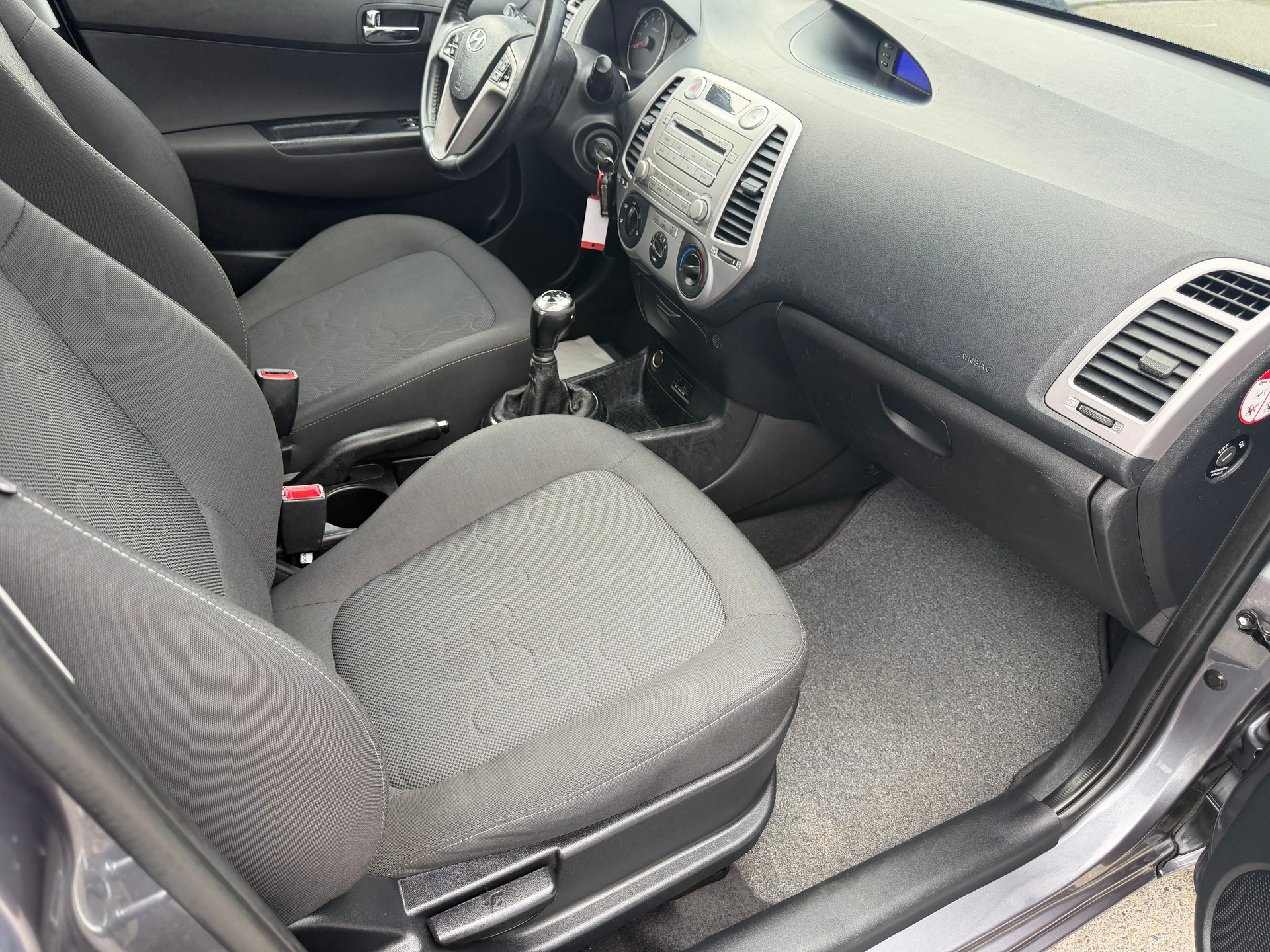 HYUNDAI i20 1.4 Style-image-12