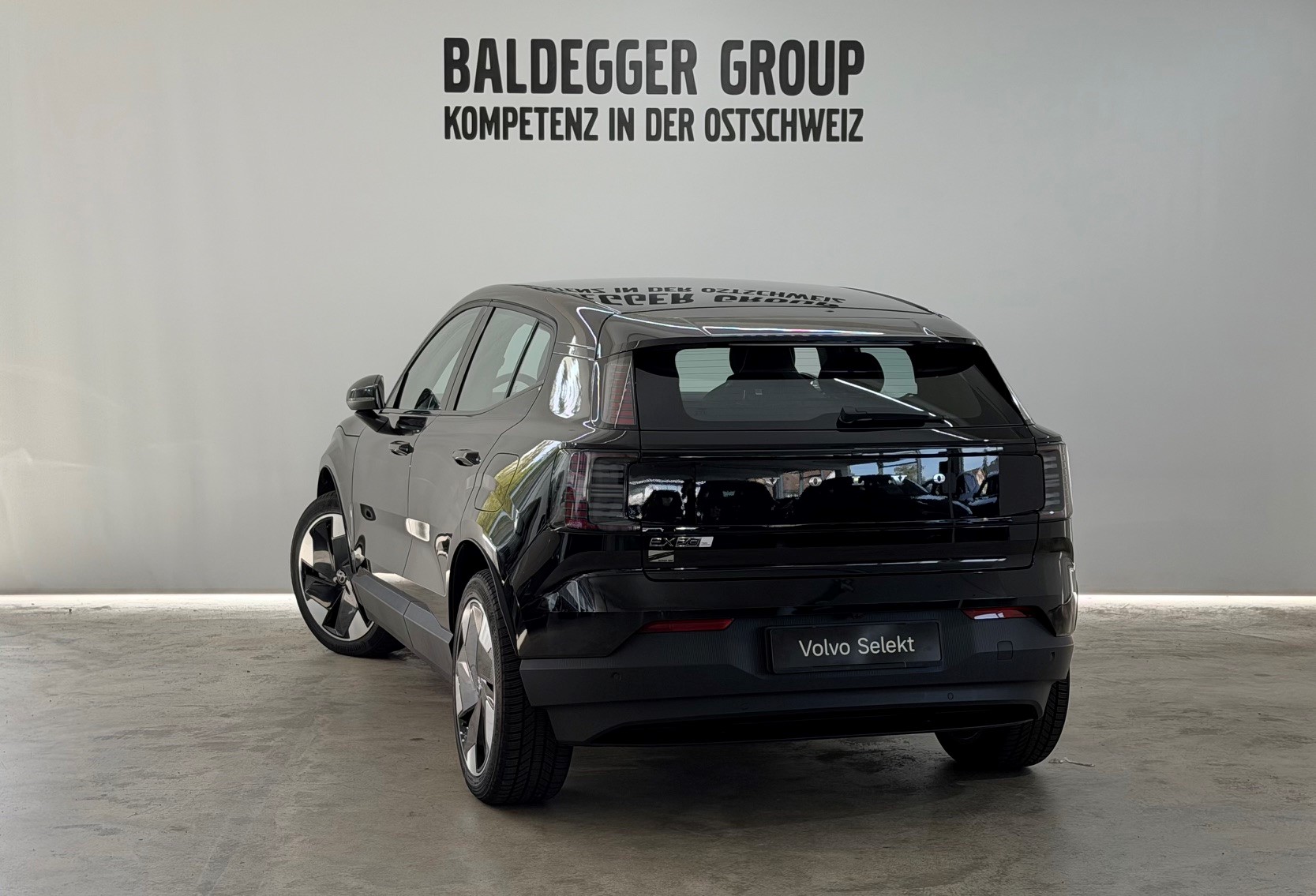 VOLVO EX 30 E60 Twin Plus Performance-image-1