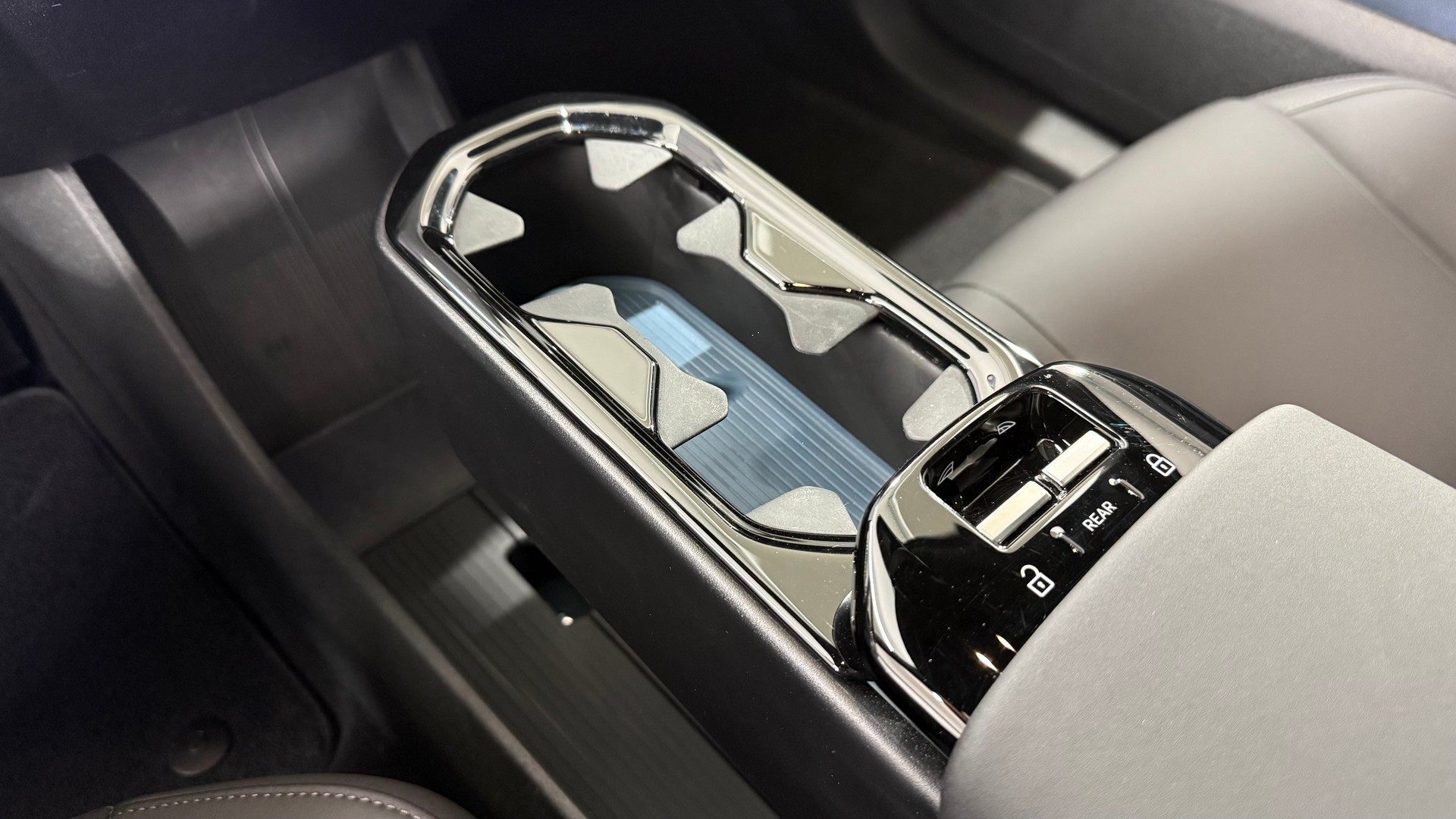 VOLVO EX 30 E60 Twin Plus Performance-image-8