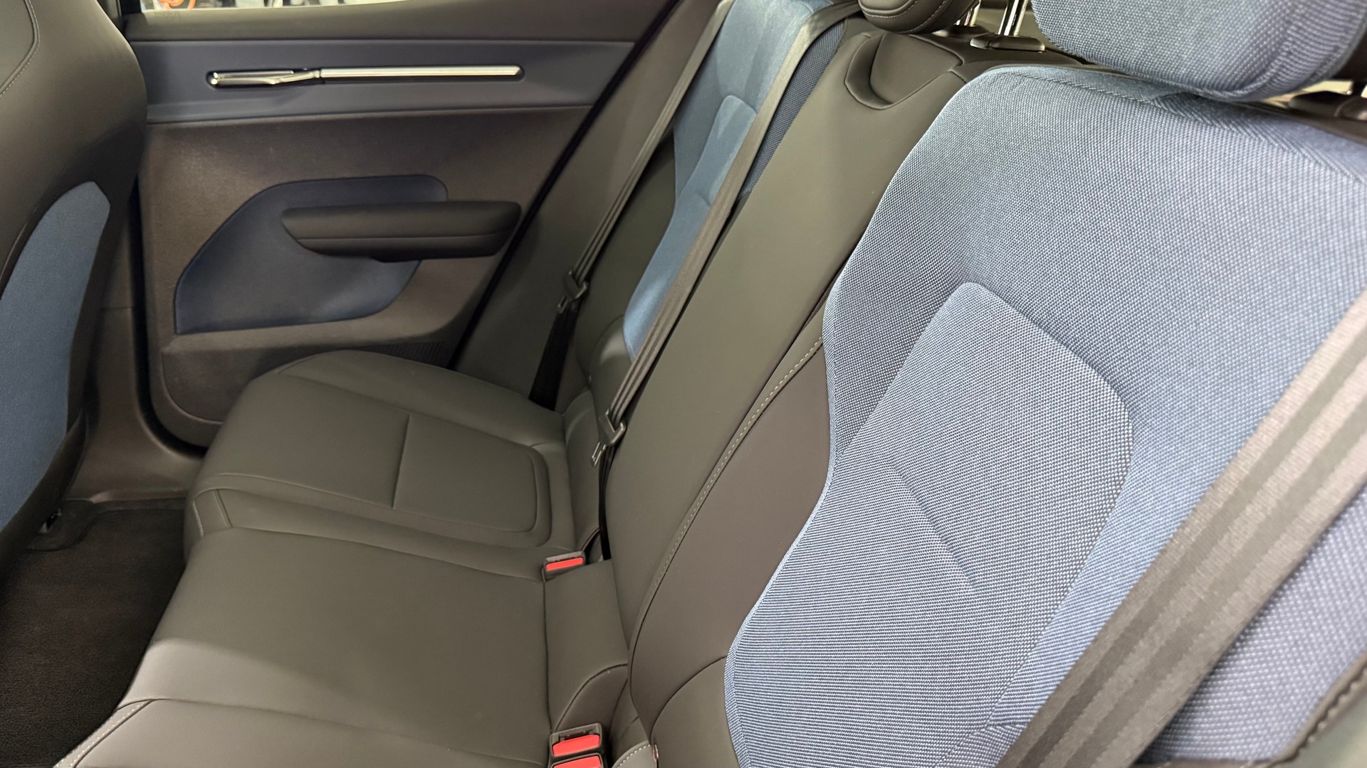 VOLVO EX 30 E60 Twin Plus Performance-image-5