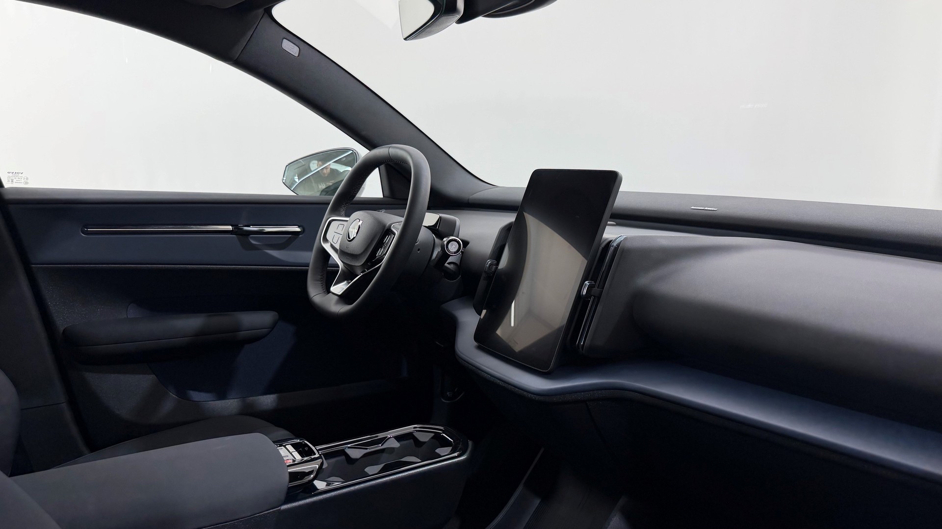 VOLVO EX 30 E60 Twin Plus Performance-image-4