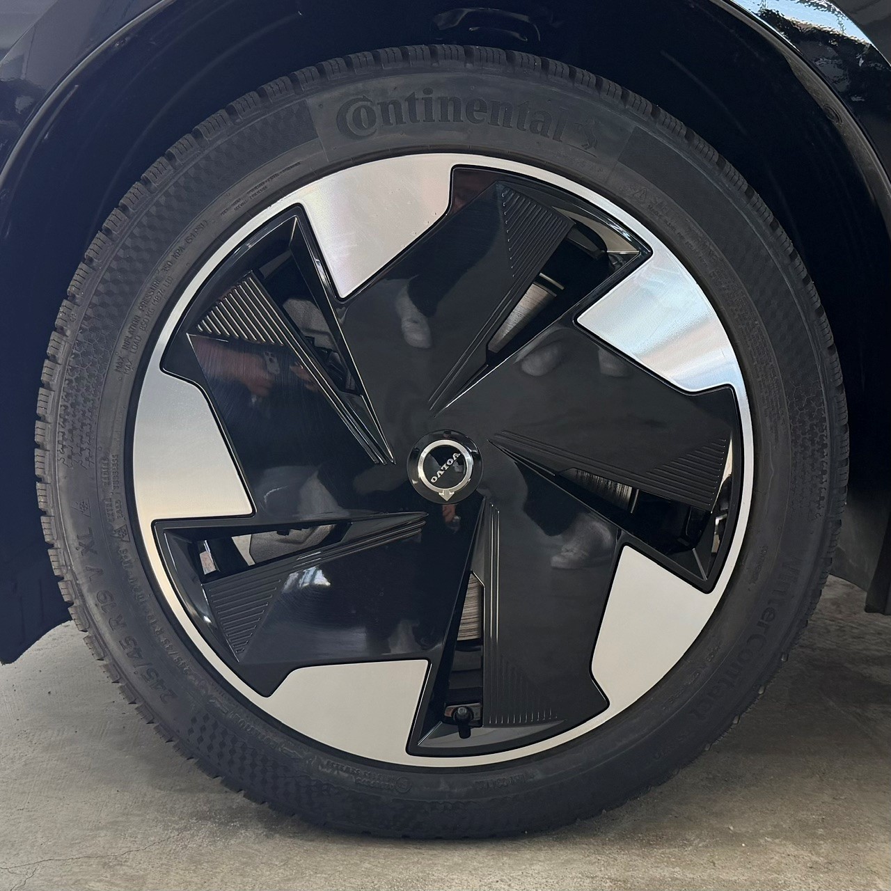 VOLVO EX 30 E60 Twin Plus Performance-image-9