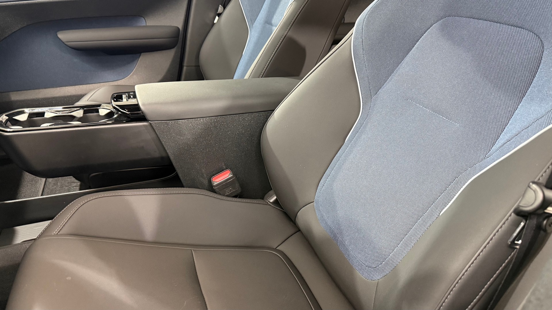 VOLVO EX 30 E60 Twin Plus Performance-image-4