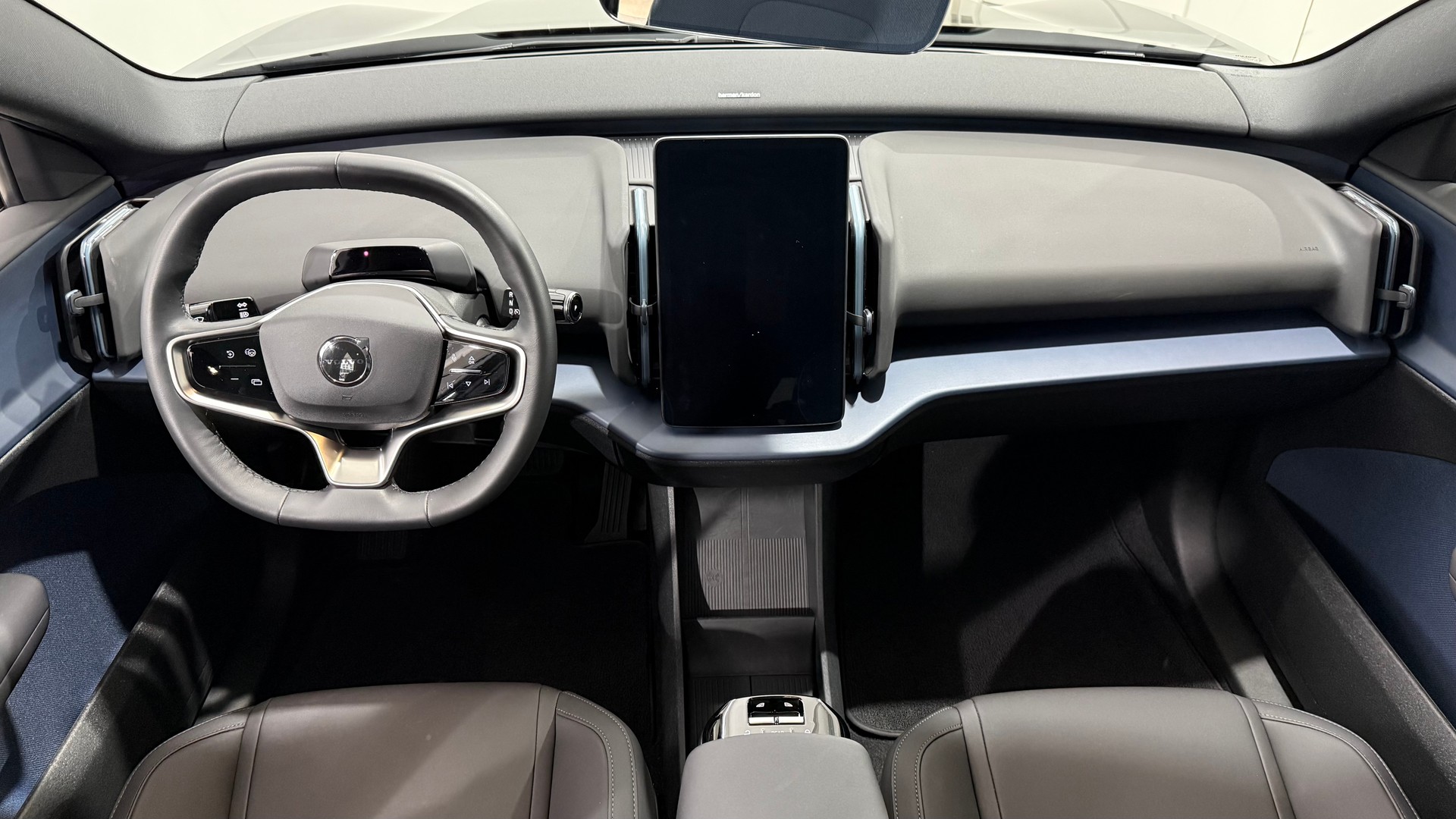 VOLVO EX 30 E60 Twin Plus Performance-image-6