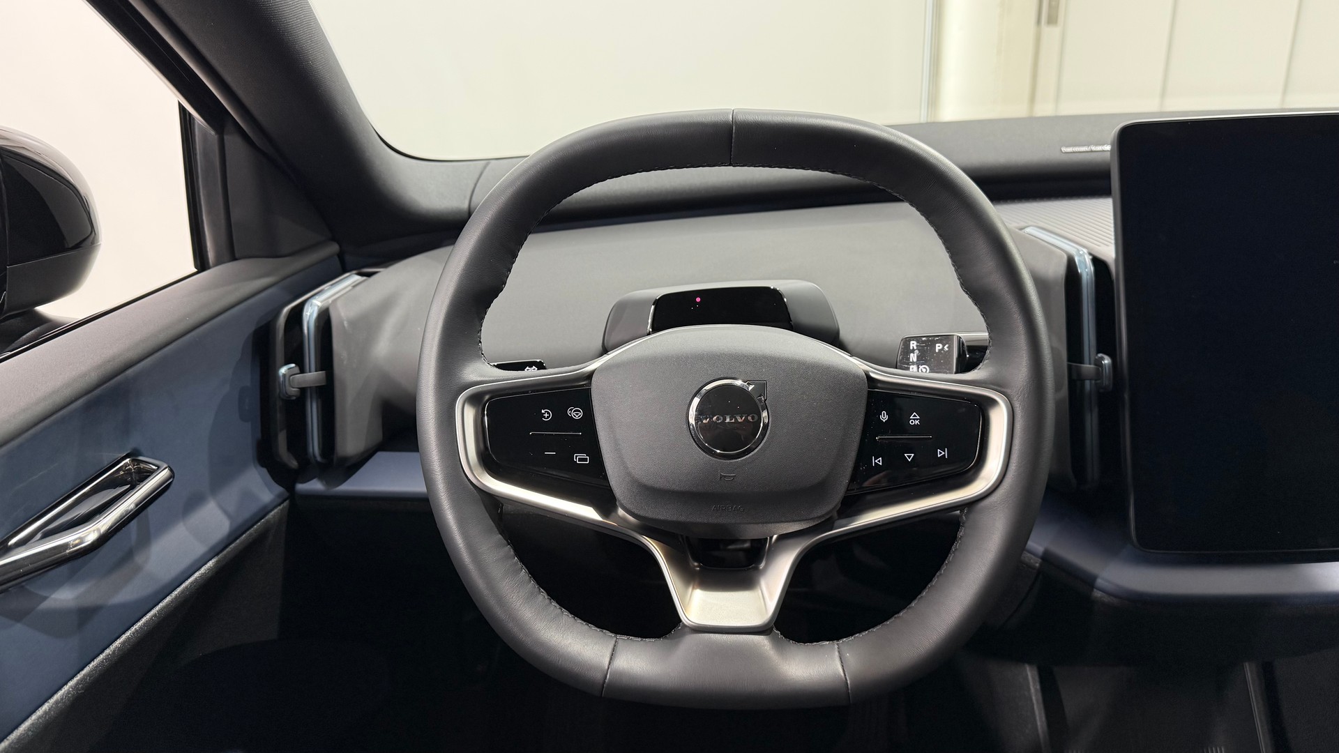 VOLVO EX 30 E60 Twin Plus Performance-image-12