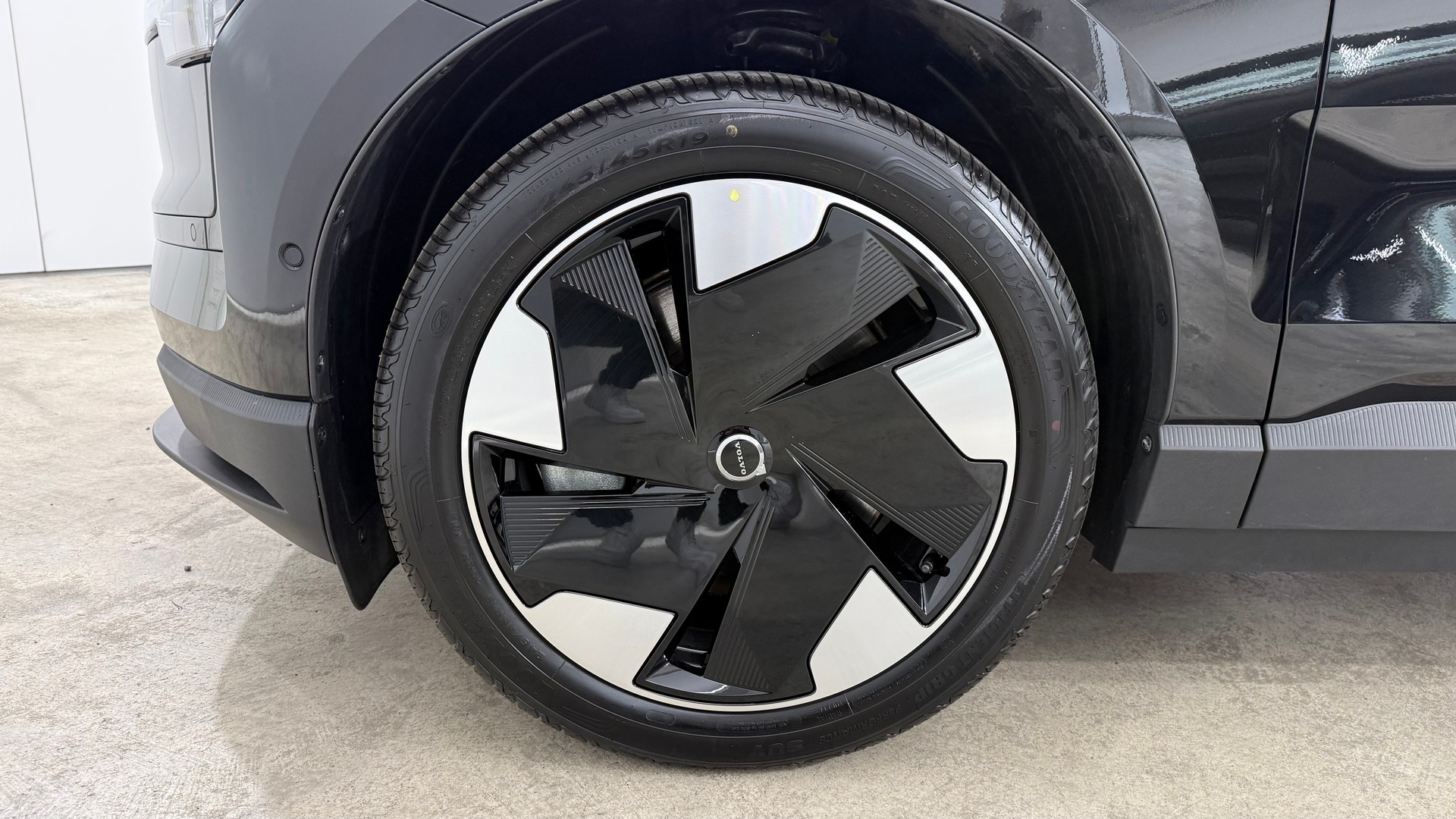 VOLVO EX 30 E60 Twin Plus Performance-image-7