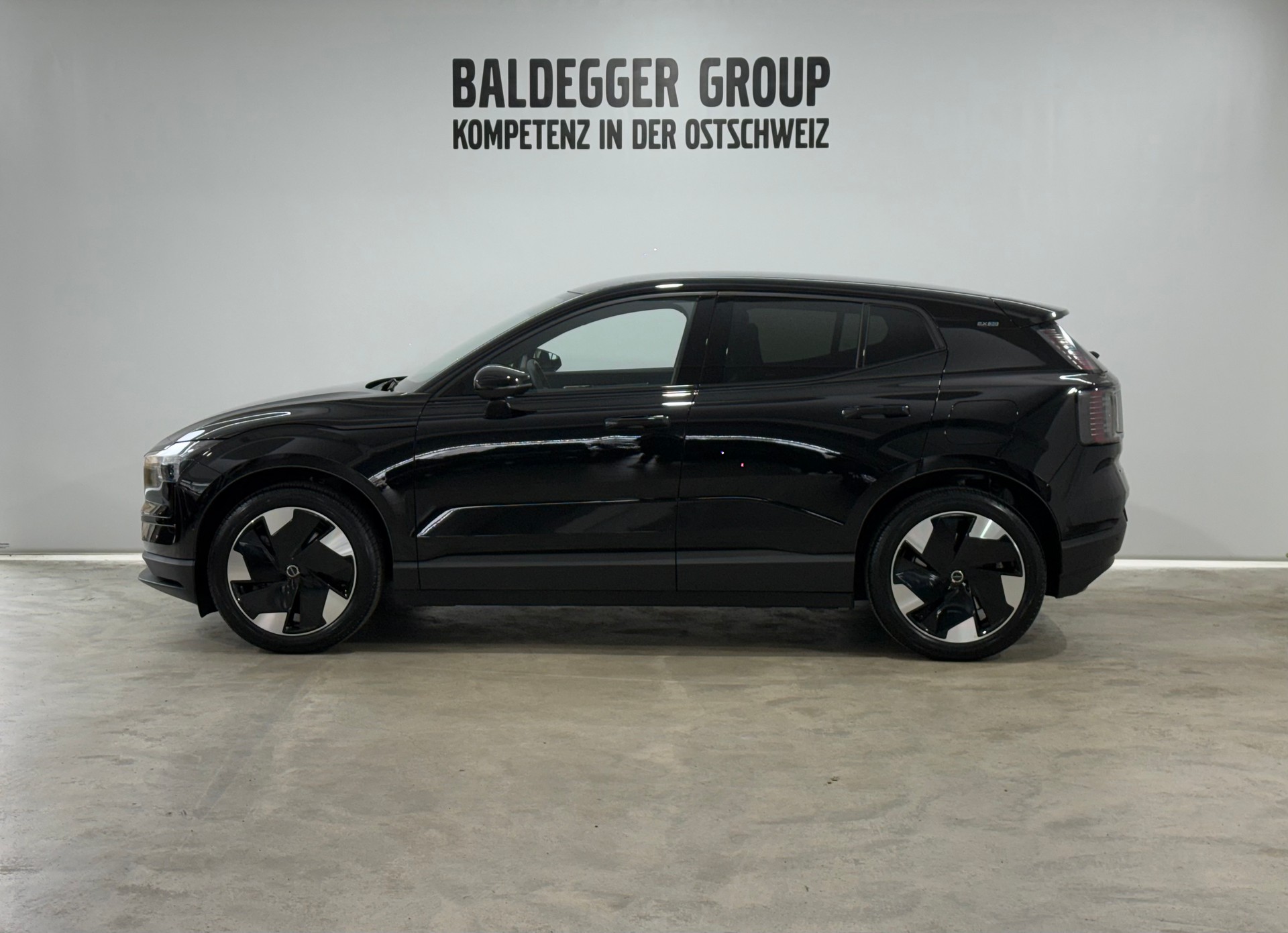 VOLVO EX 30 E60 Twin Plus Performance-image-1