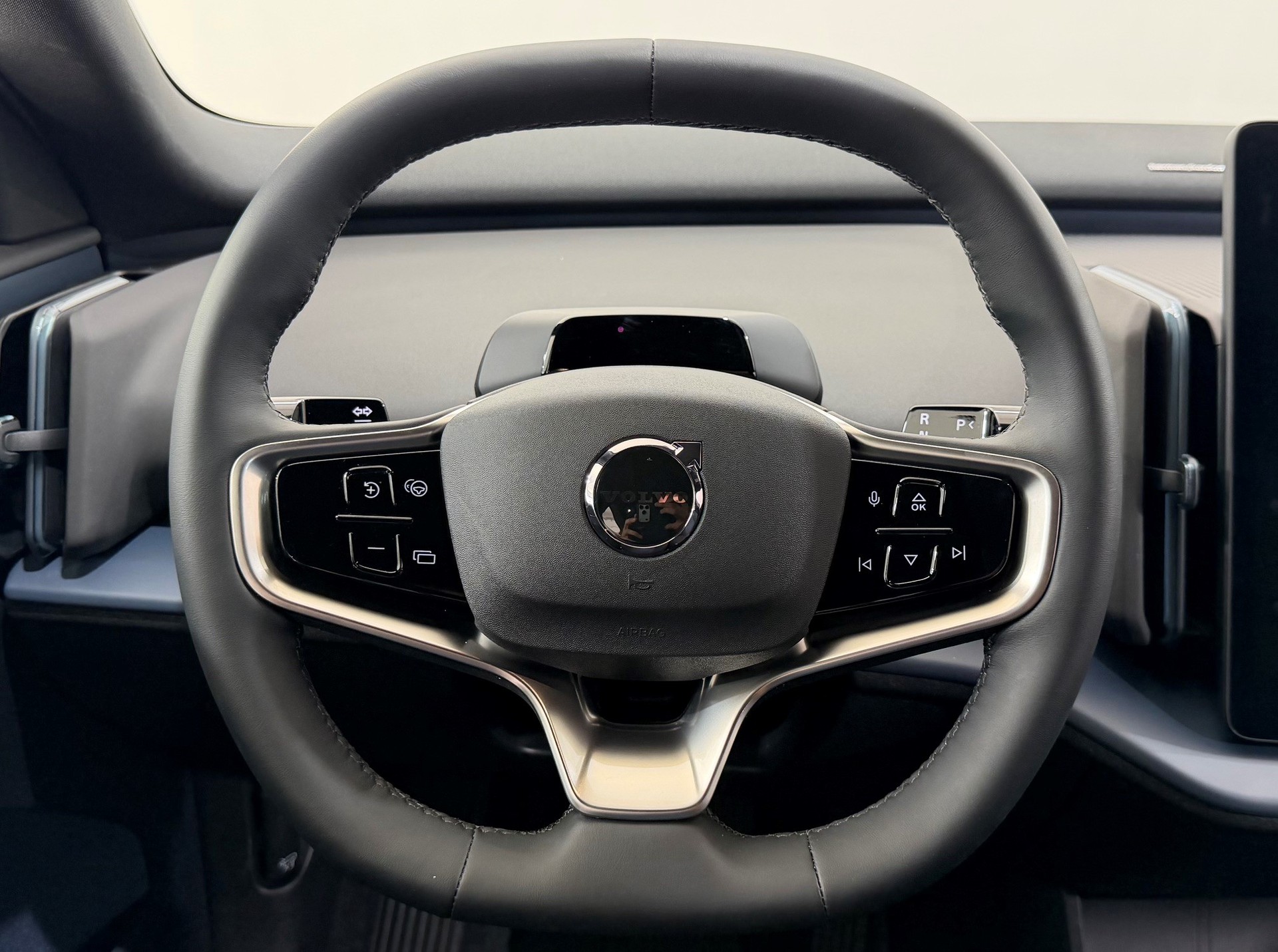 VOLVO EX 30 E60 Twin Plus Performance-image-10