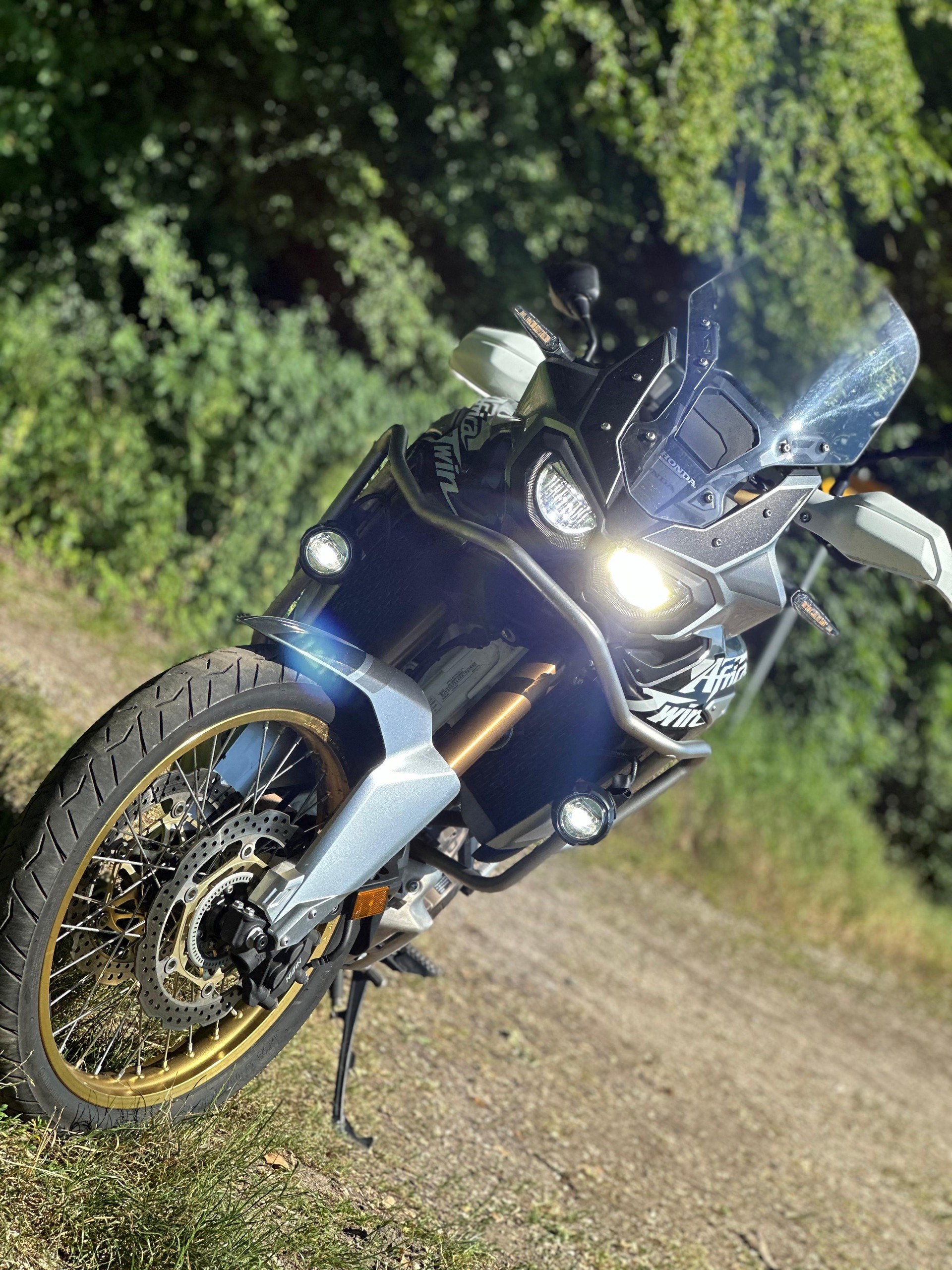 HONDA CRF 1000A Africa Twin-image-1