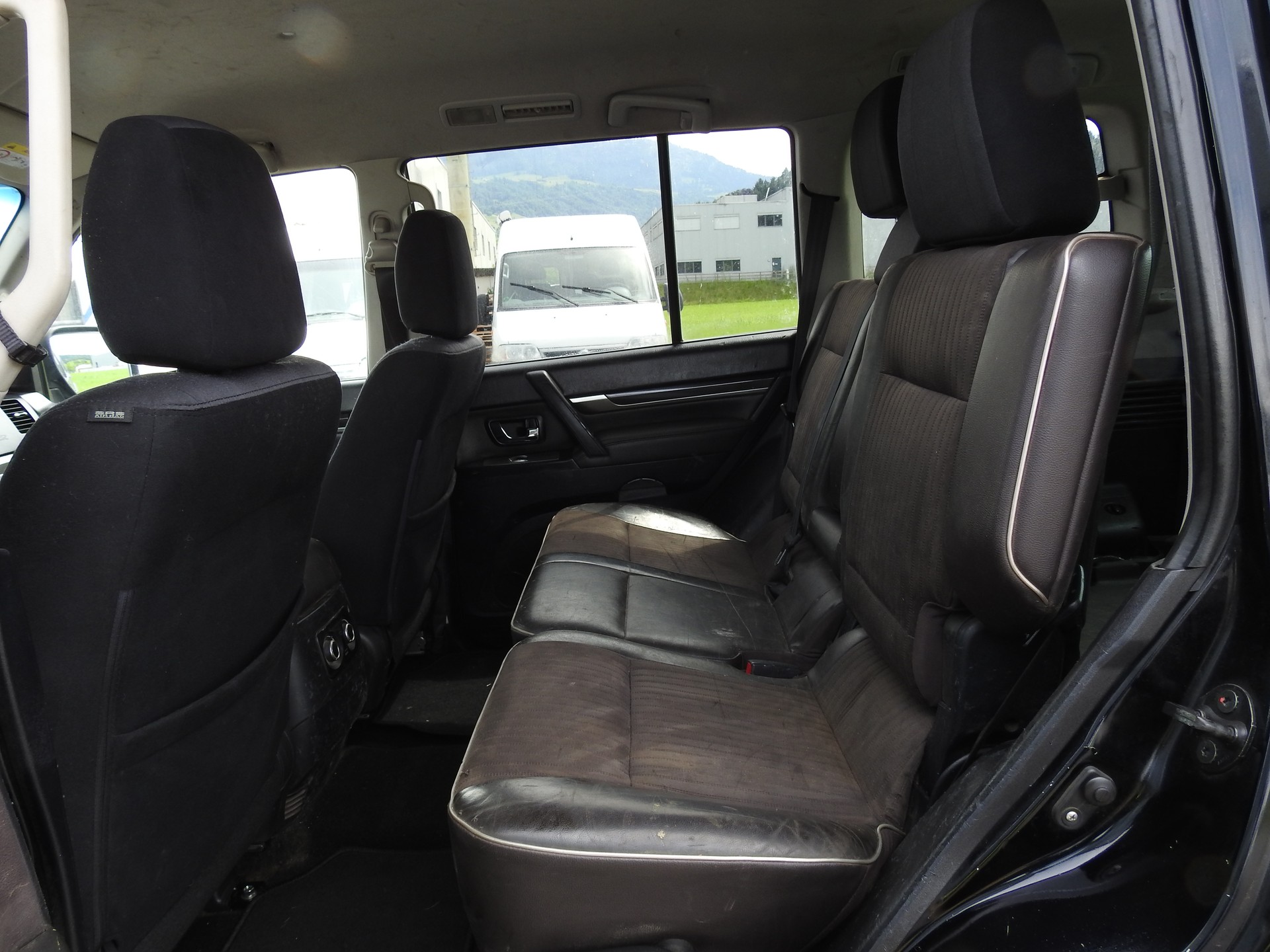 MITSUBISHI Pajero 3.2 DI-D Swiss Edition Automatic-image-14